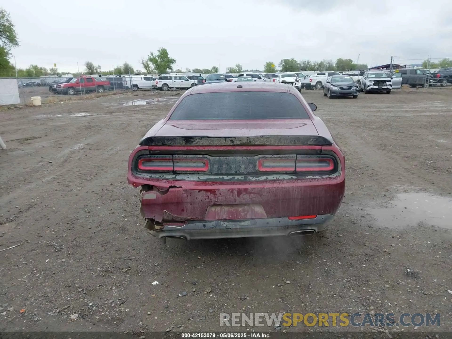 16 Photograph of a damaged car 2C3CDZGG4NH172239 DODGE CHALLENGER 2022