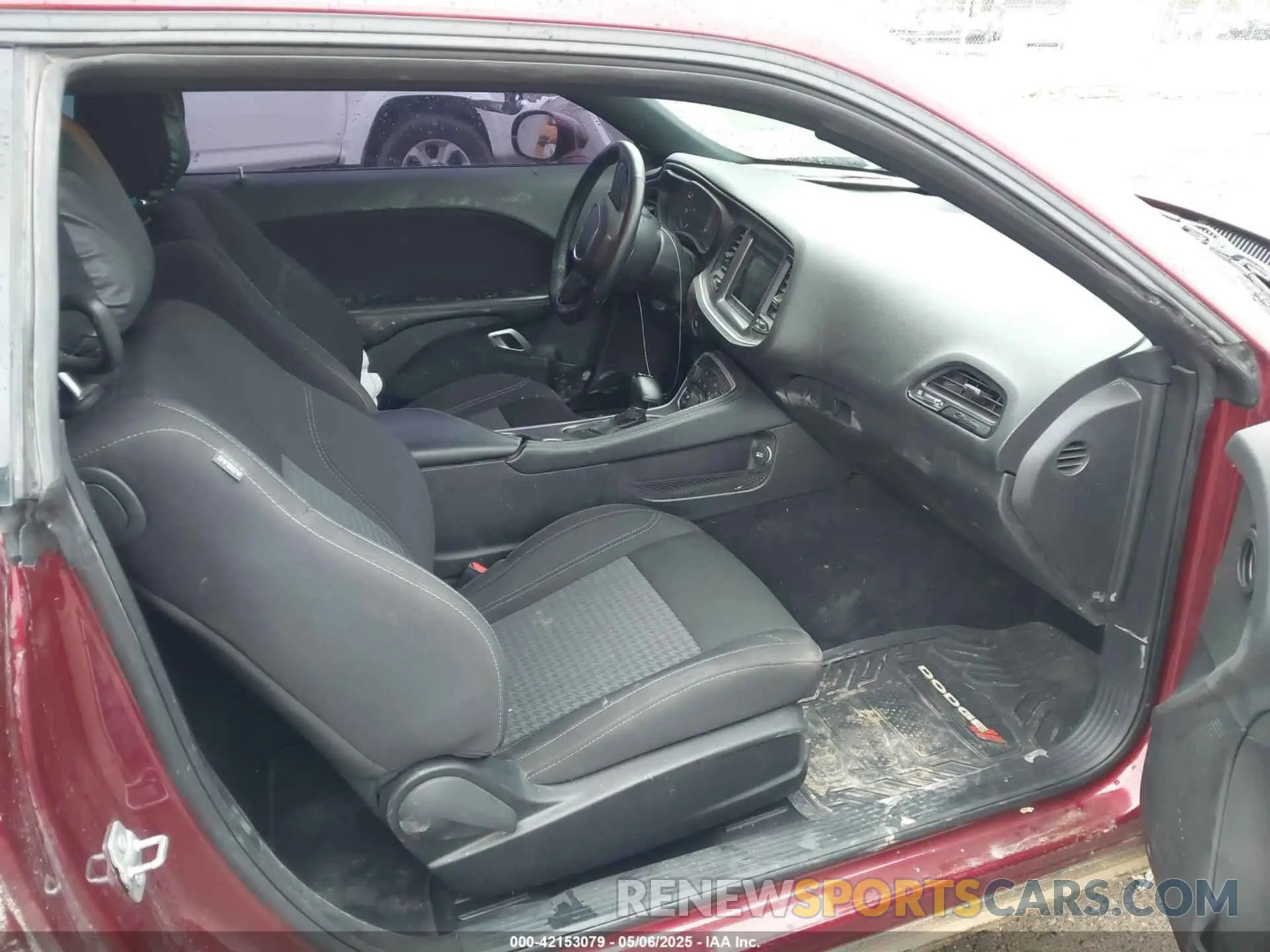 5 Photograph of a damaged car 2C3CDZGG4NH172239 DODGE CHALLENGER 2022