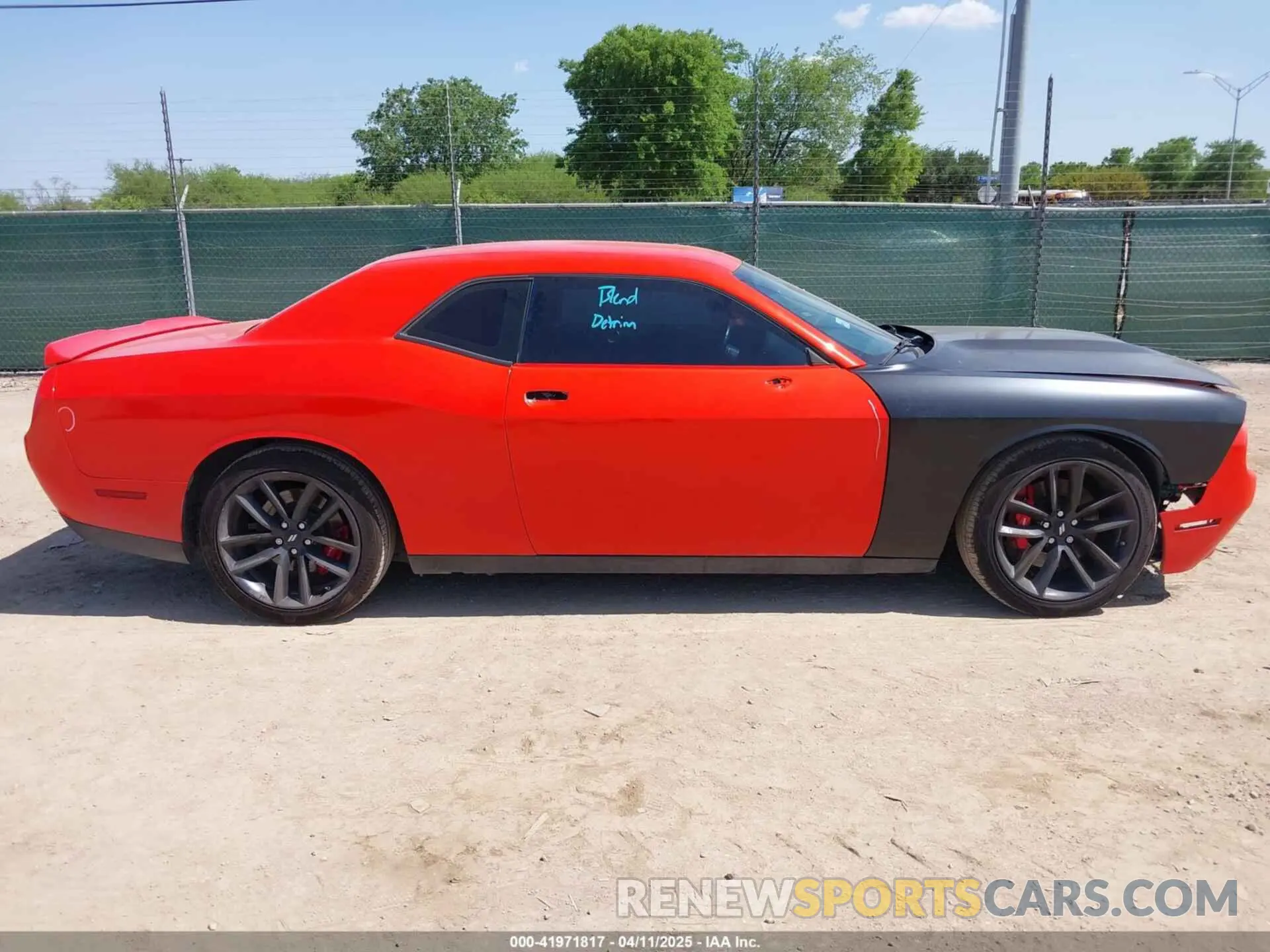 14 Photograph of a damaged car 2C3CDZJG0NH118381 DODGE CHALLENGER 2022