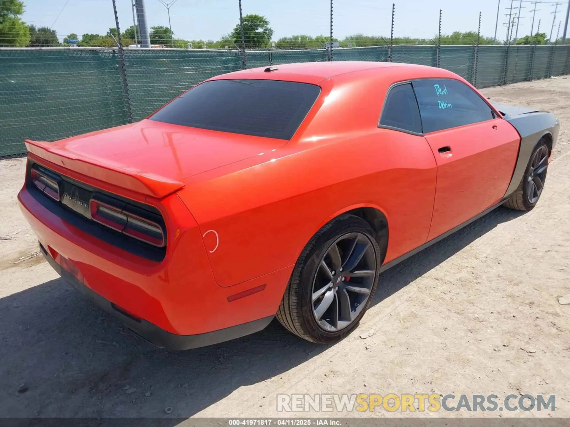 4 Photograph of a damaged car 2C3CDZJG0NH118381 DODGE CHALLENGER 2022