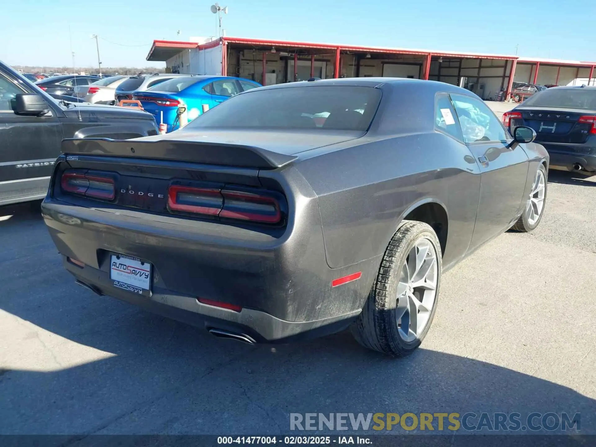 4 Photograph of a damaged car 2C3CDZJG0NH123385 DODGE CHALLENGER 2022