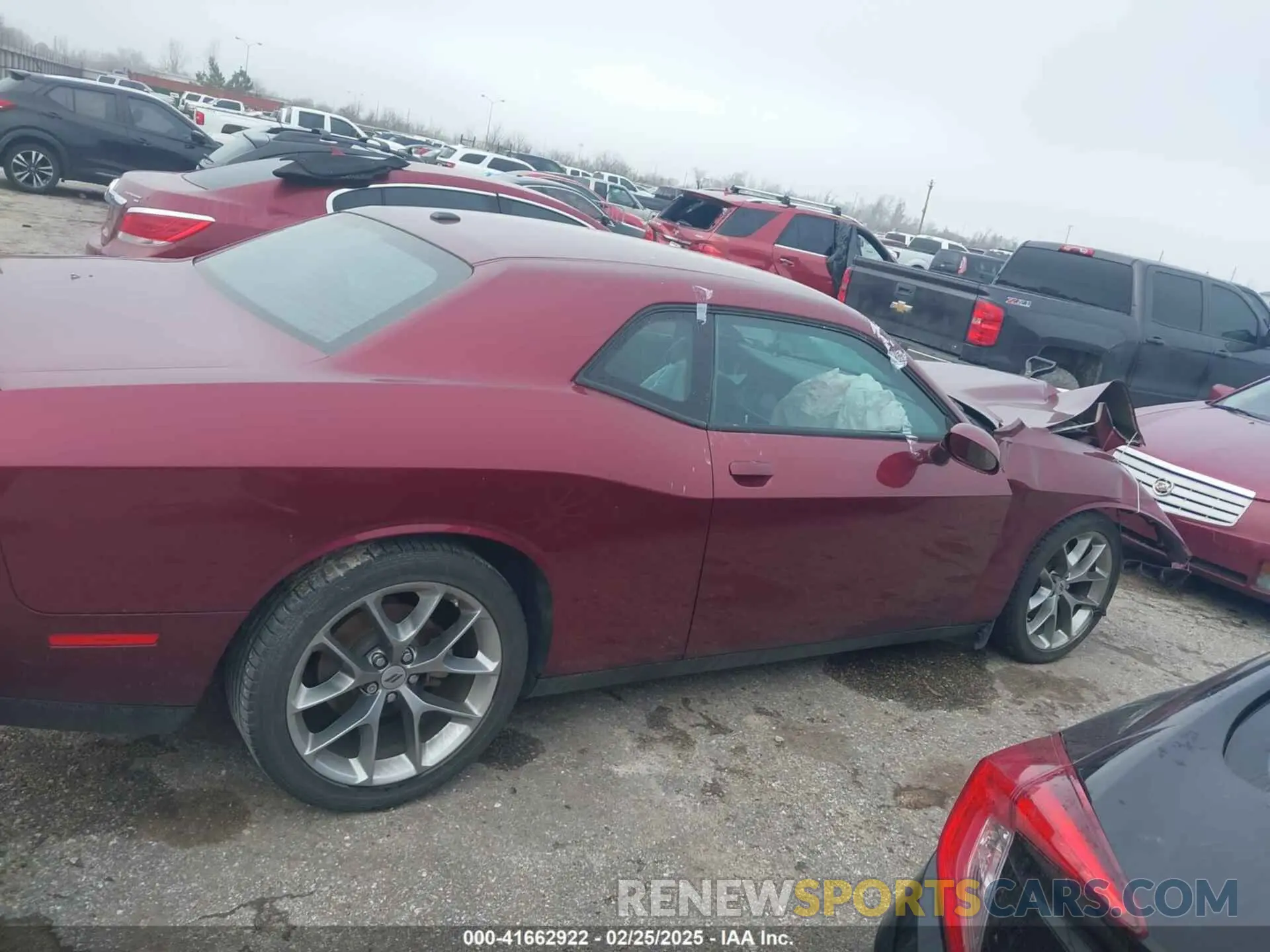 14 Photograph of a damaged car 2C3CDZJG0NH123550 DODGE CHALLENGER 2022