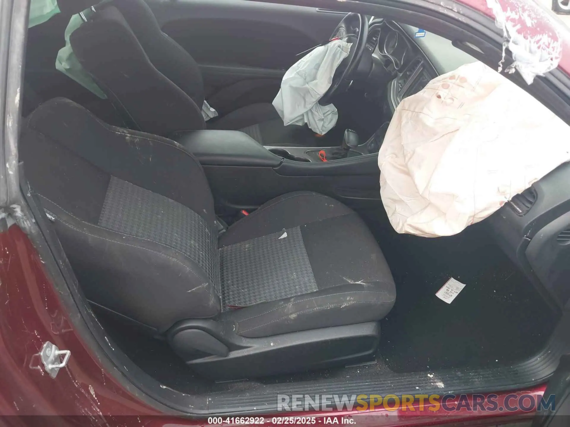 5 Photograph of a damaged car 2C3CDZJG0NH123550 DODGE CHALLENGER 2022