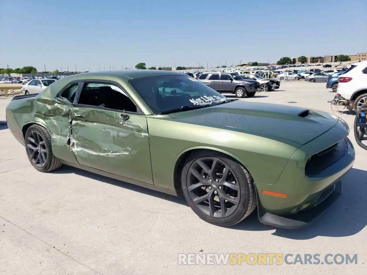 4 Photograph of a damaged car 2C3CDZJG3NH118293 DODGE CHALLENGER 2022
