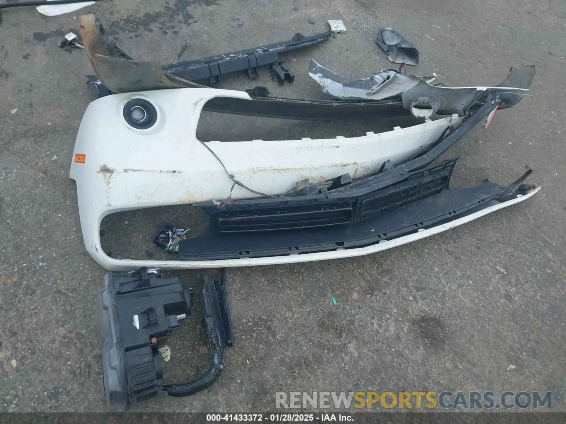 11 Photograph of a damaged car 2C3CDZJG3NH151889 DODGE CHALLENGER 2022