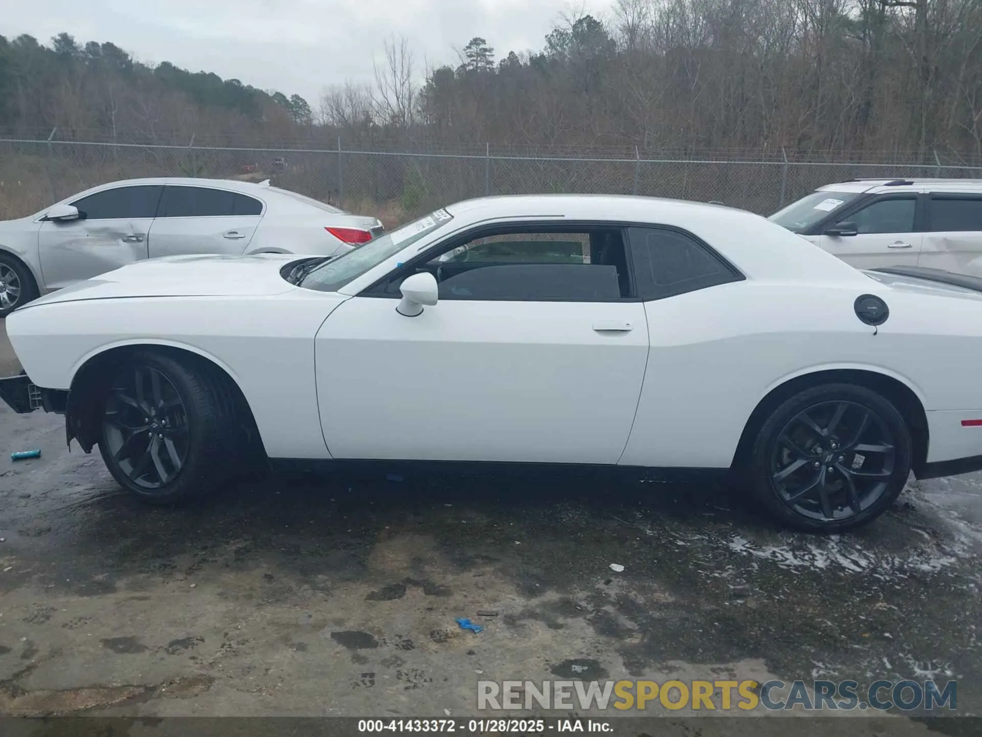 14 Photograph of a damaged car 2C3CDZJG3NH151889 DODGE CHALLENGER 2022