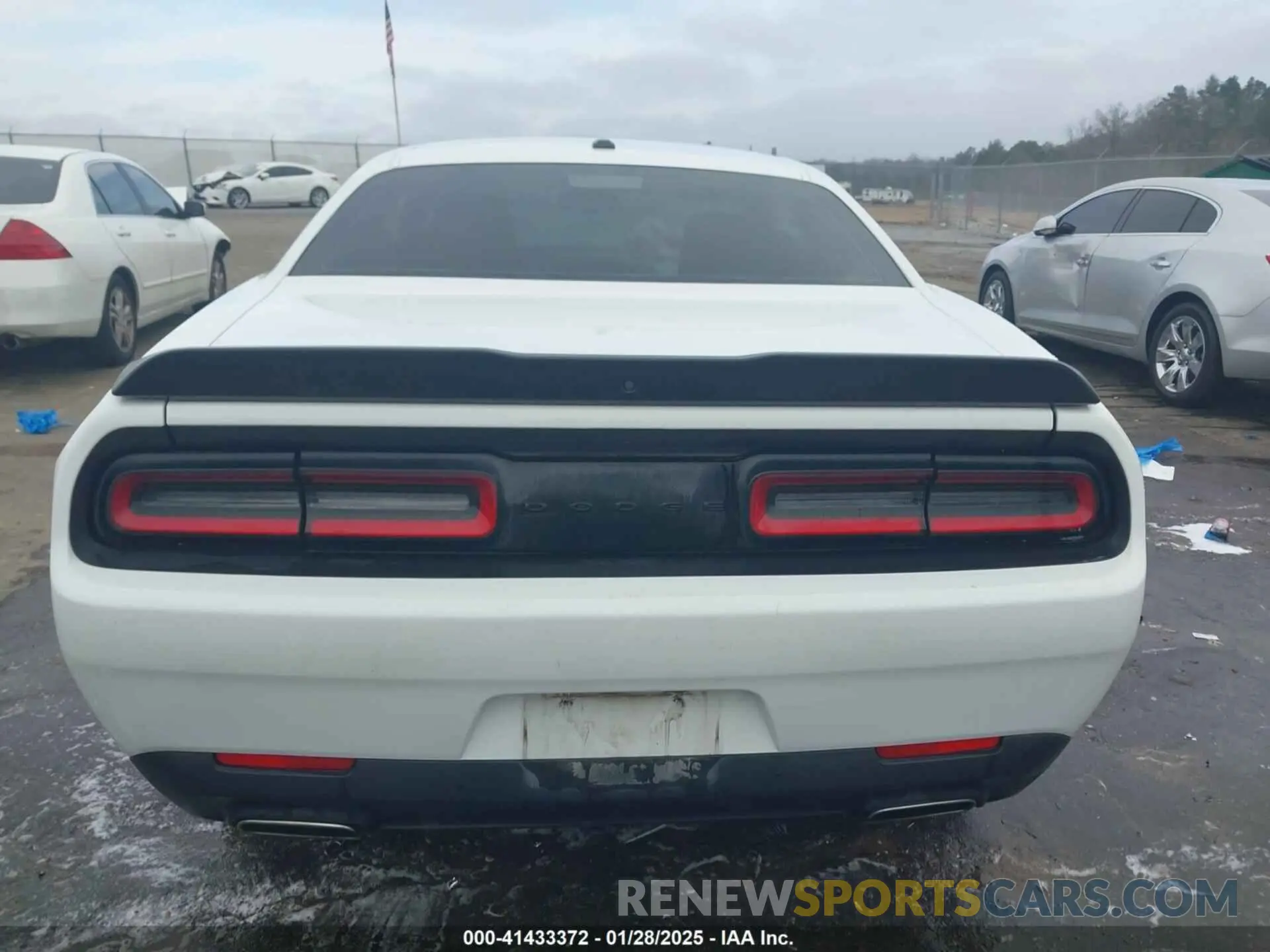 16 Photograph of a damaged car 2C3CDZJG3NH151889 DODGE CHALLENGER 2022