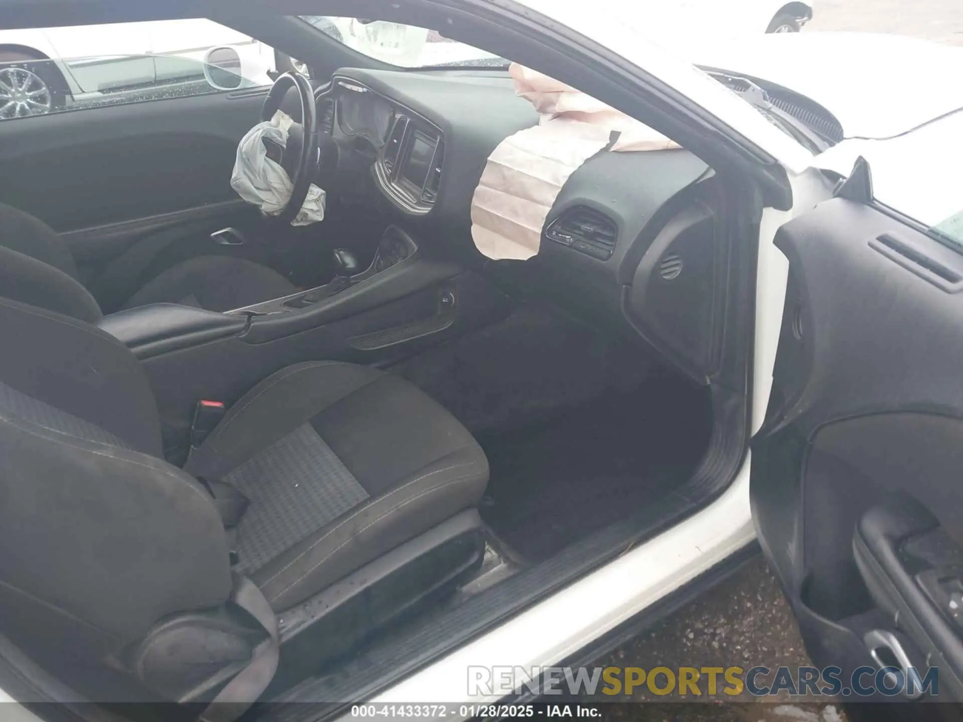 5 Photograph of a damaged car 2C3CDZJG3NH151889 DODGE CHALLENGER 2022