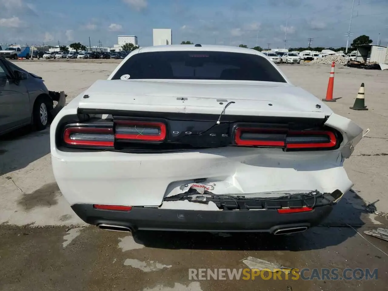 6 Photograph of a damaged car 2C3CDZJG3NH237557 DODGE CHALLENGER 2022