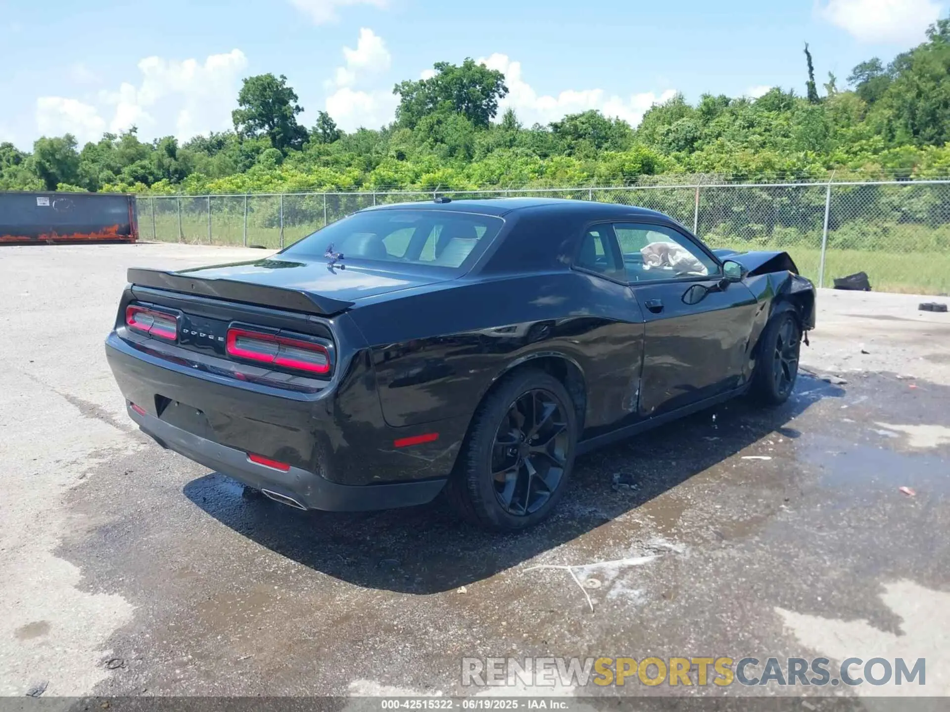 4 Photograph of a damaged car 2C3CDZJG3NH249692 DODGE CHALLENGER 2022