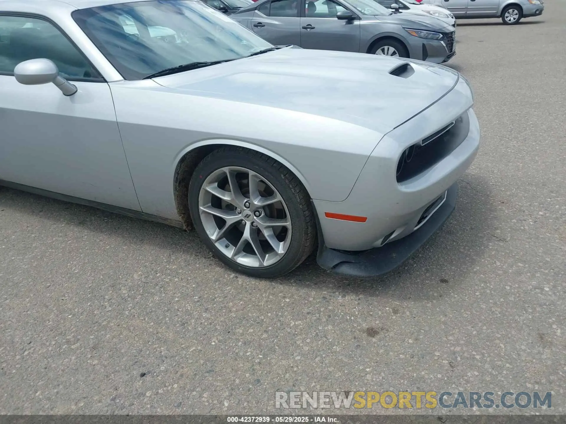 6 Photograph of a damaged car 2C3CDZJG3NH249708 DODGE CHALLENGER 2022