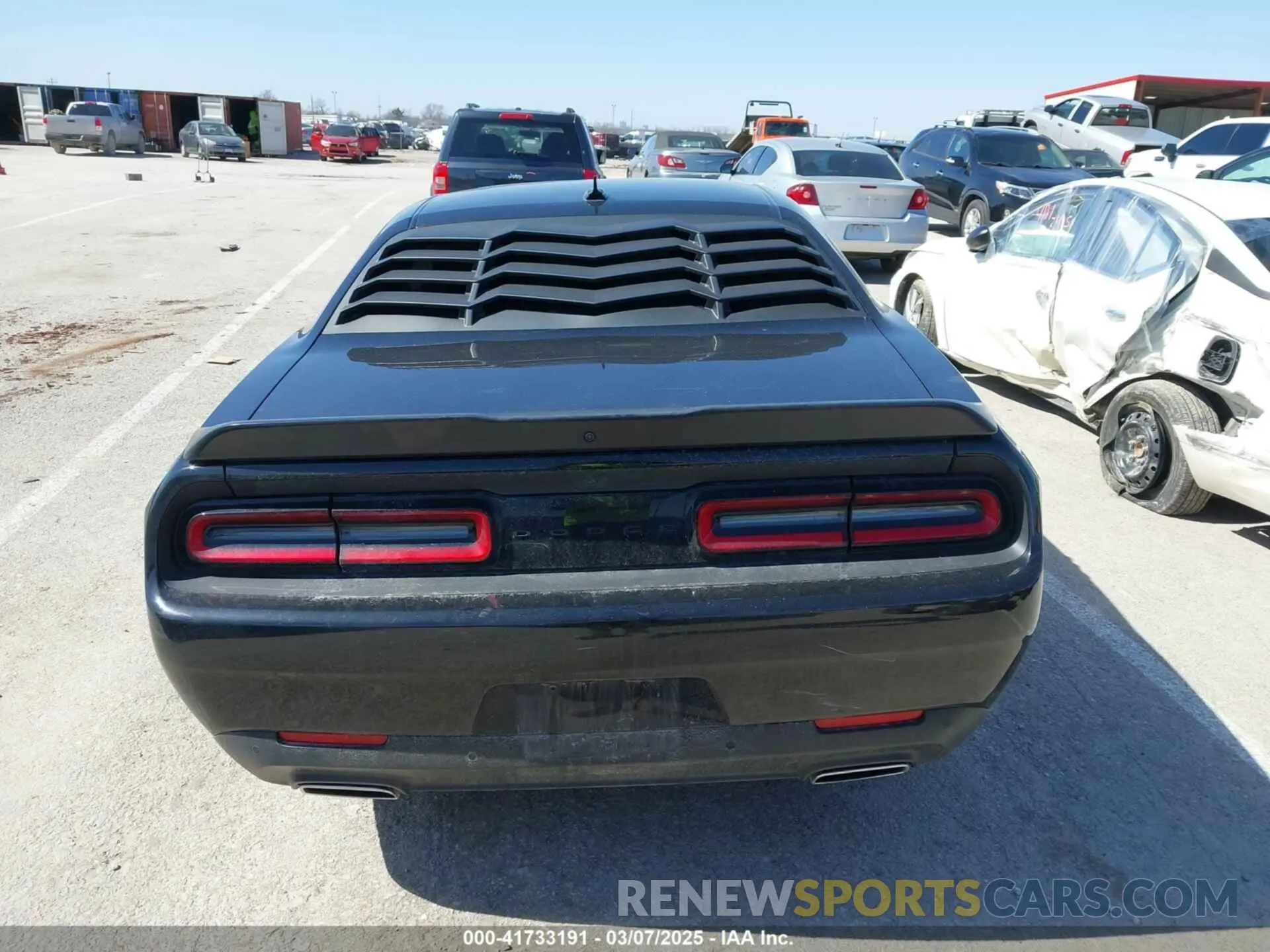 16 Photograph of a damaged car 2C3CDZJG4NH192127 DODGE CHALLENGER 2022