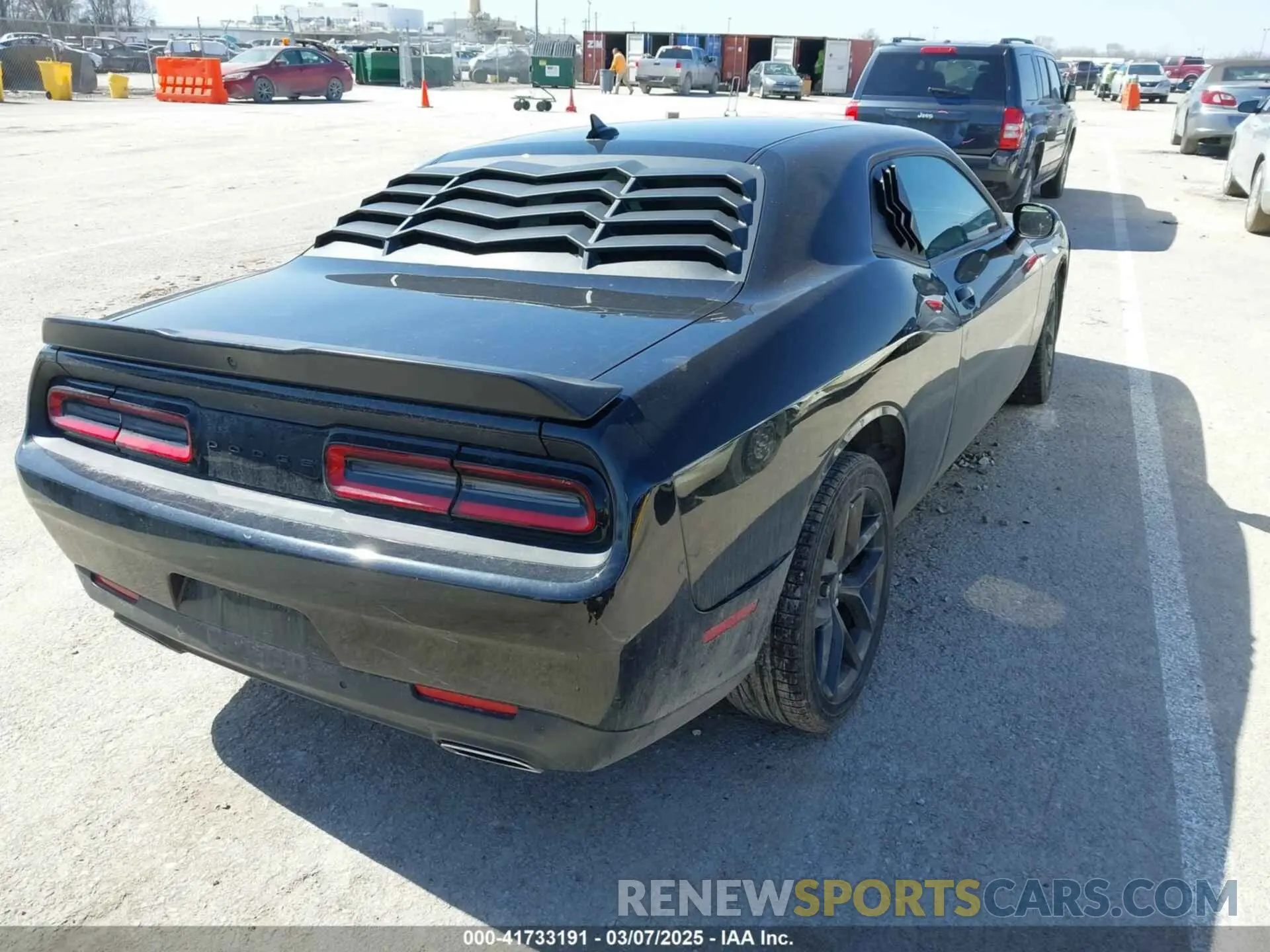 4 Photograph of a damaged car 2C3CDZJG4NH192127 DODGE CHALLENGER 2022
