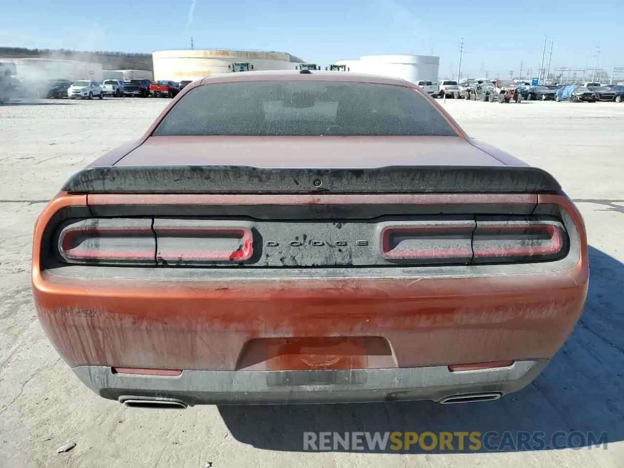 6 Photograph of a damaged car 2C3CDZJG5NH165289 DODGE CHALLENGER 2022