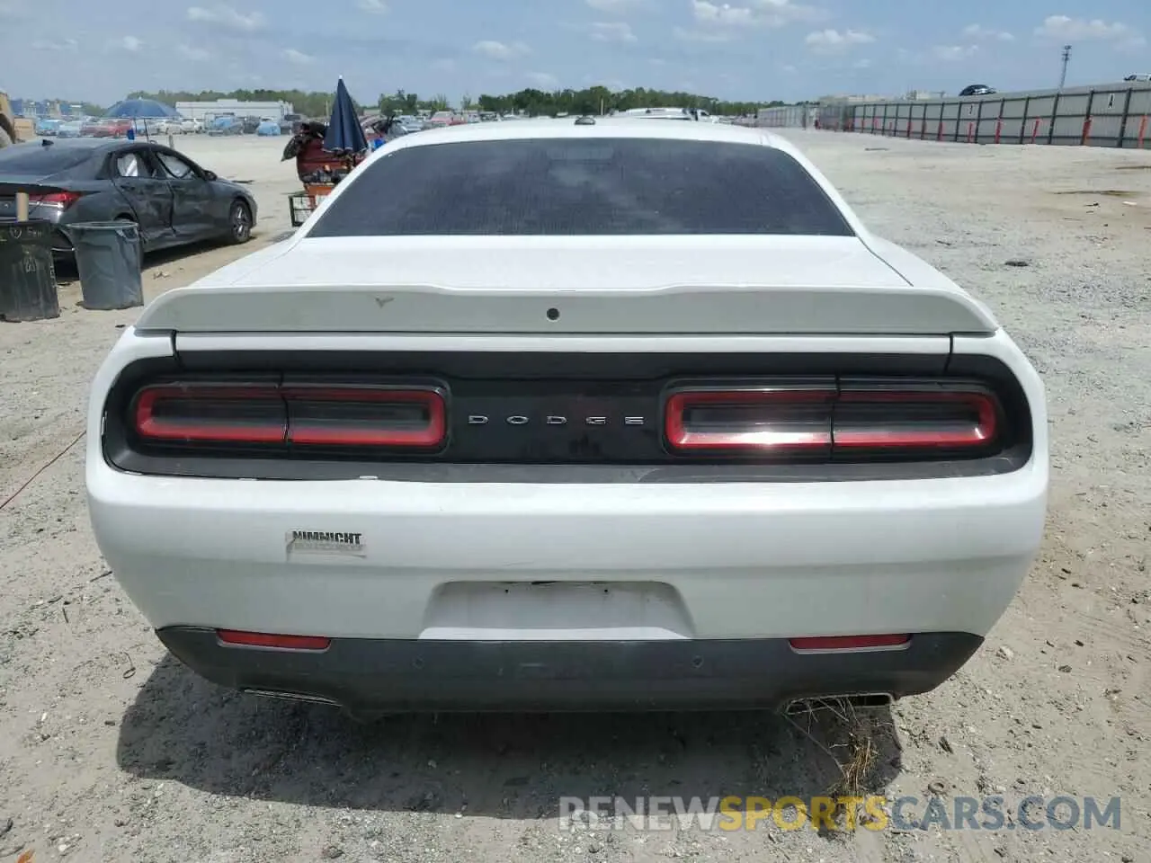6 Photograph of a damaged car 2C3CDZJG6NH211387 DODGE CHALLENGER 2022