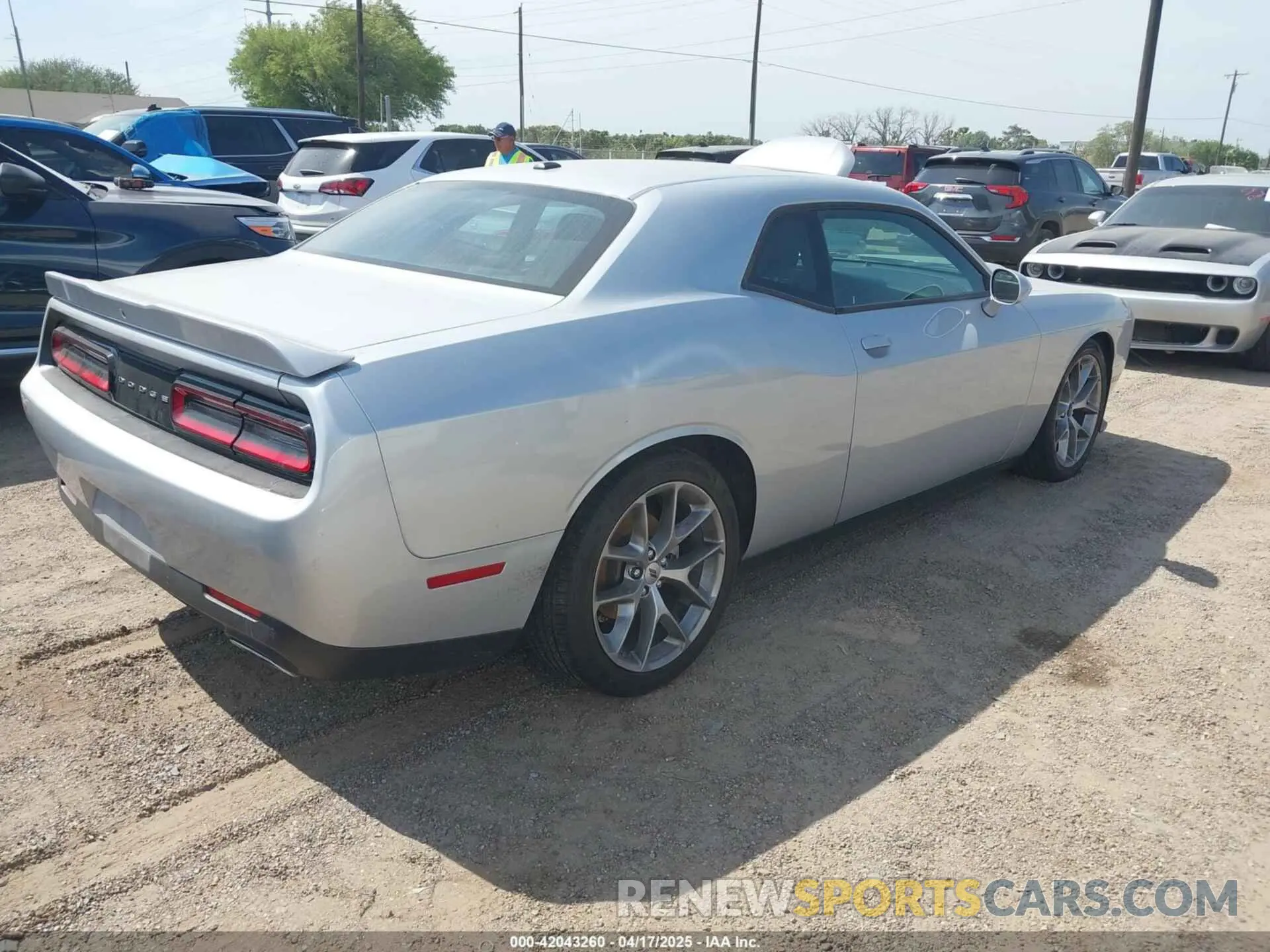 4 Photograph of a damaged car 2C3CDZJG7NH233298 DODGE CHALLENGER 2022