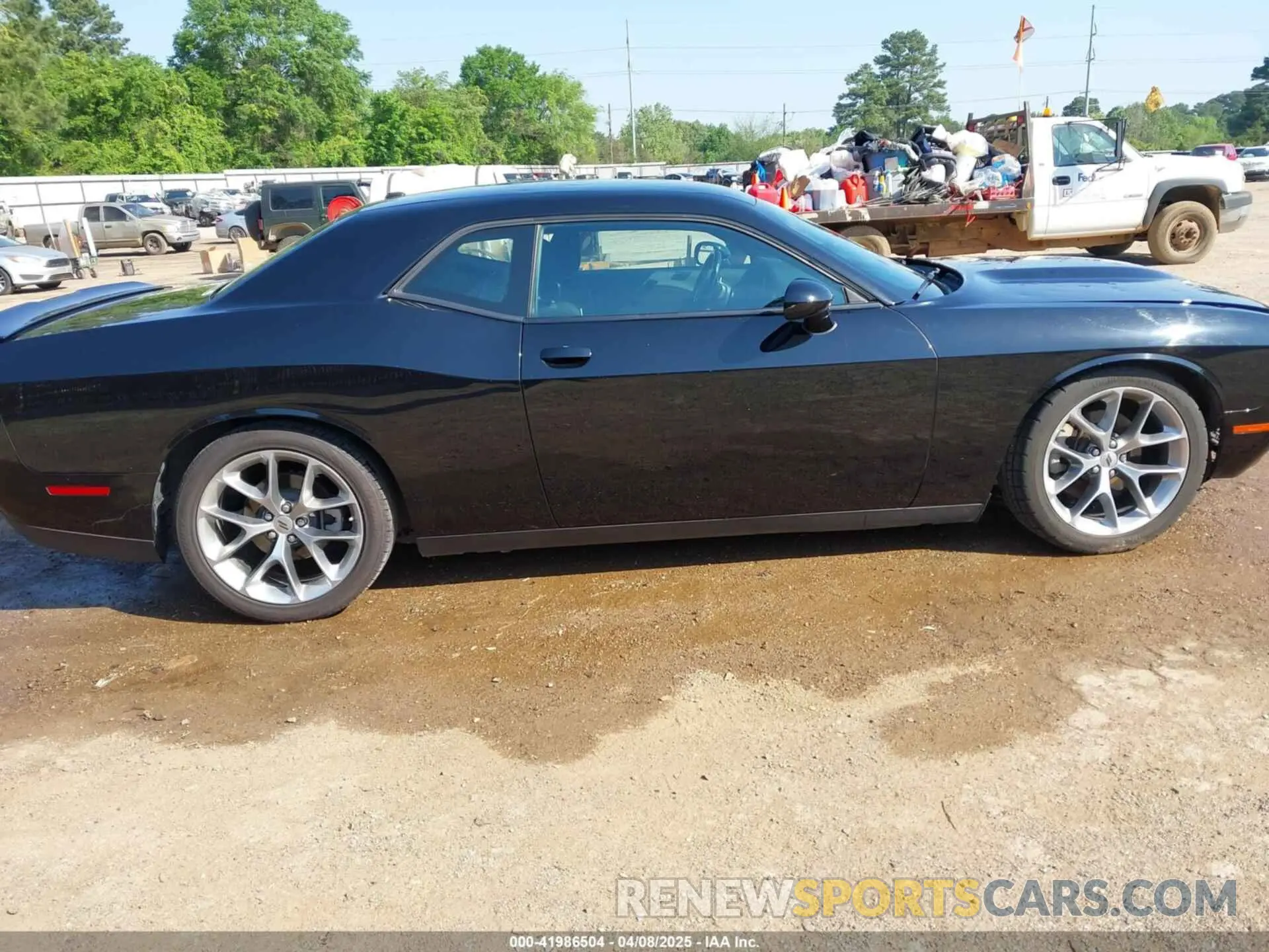 13 Photograph of a damaged car 2C3CDZJG8NH164198 DODGE CHALLENGER 2022