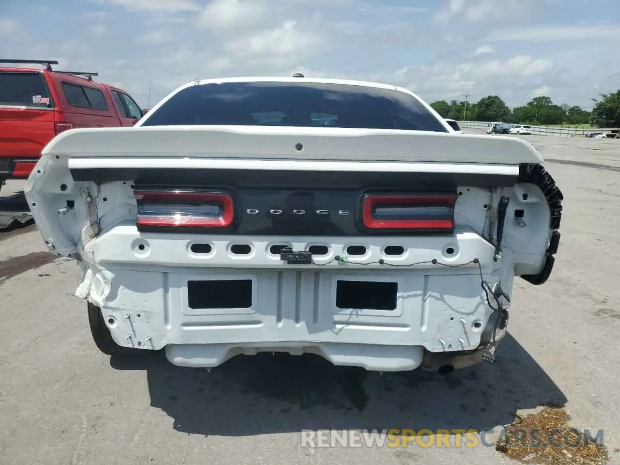 6 Photograph of a damaged car 2C3CDZJG8NH249512 DODGE CHALLENGER 2022