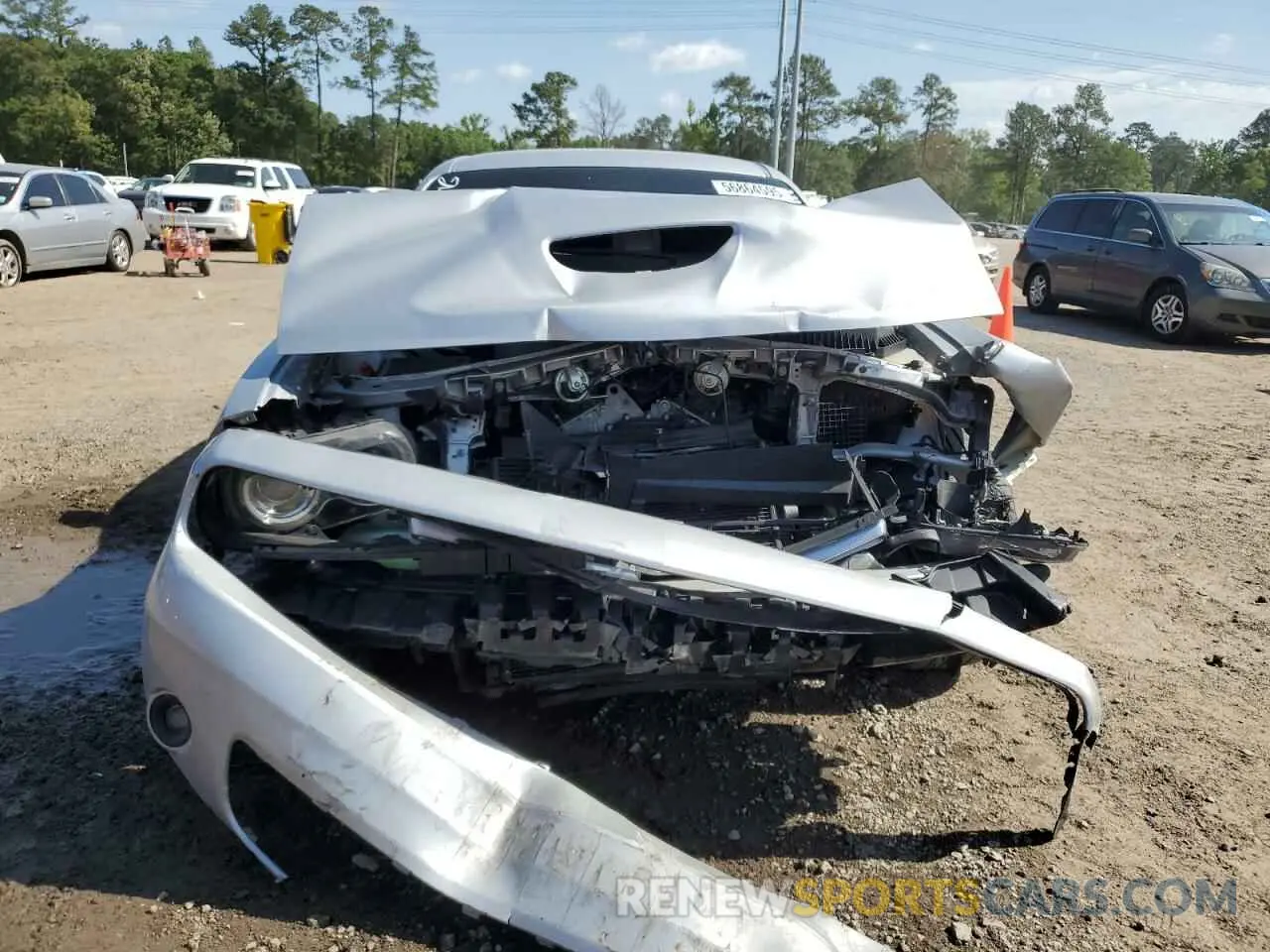 5 Photograph of a damaged car 2C3CDZJG9NH136989 DODGE CHALLENGER 2022