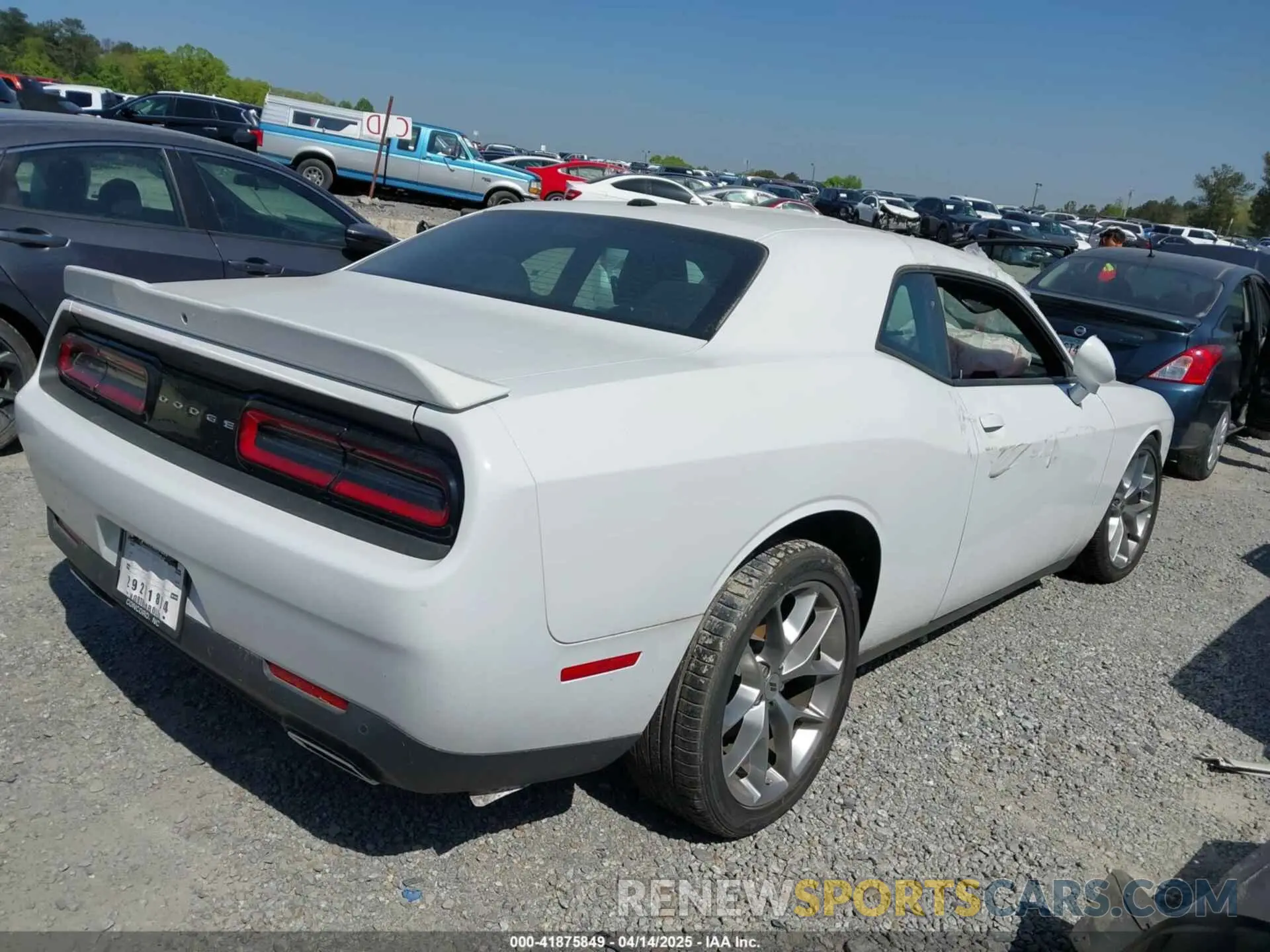 4 Photograph of a damaged car 2C3CDZJG9NH237465 DODGE CHALLENGER 2022