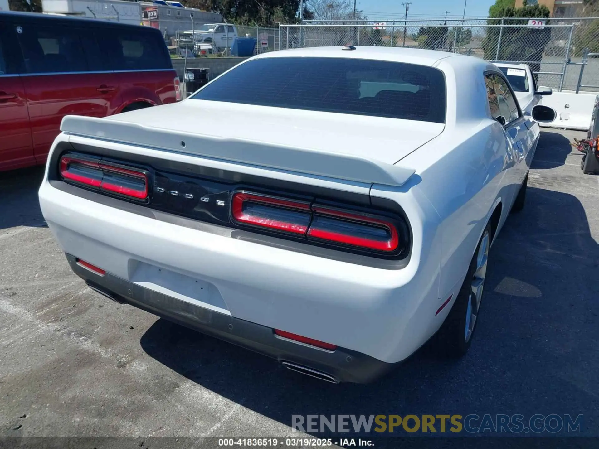4 Photograph of a damaged car 2C3CDZJG9NH249597 DODGE CHALLENGER 2022