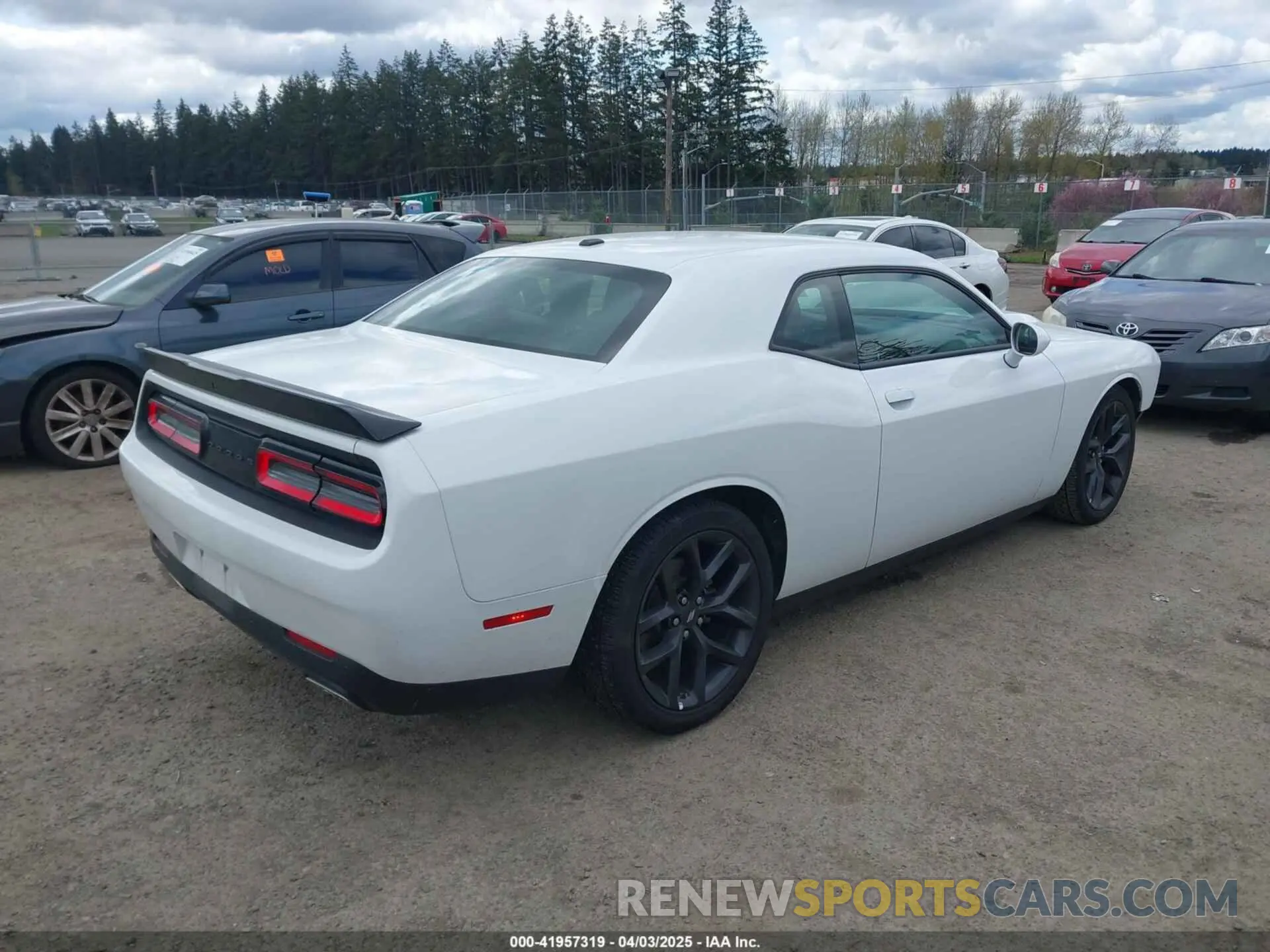 4 Photograph of a damaged car 2C3CDZJG9NH260762 DODGE CHALLENGER 2022