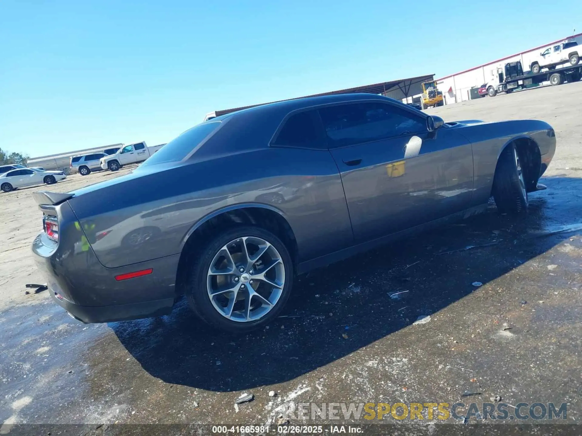 4 Photograph of a damaged car 2C3CDZJGXNH237572 DODGE CHALLENGER 2022