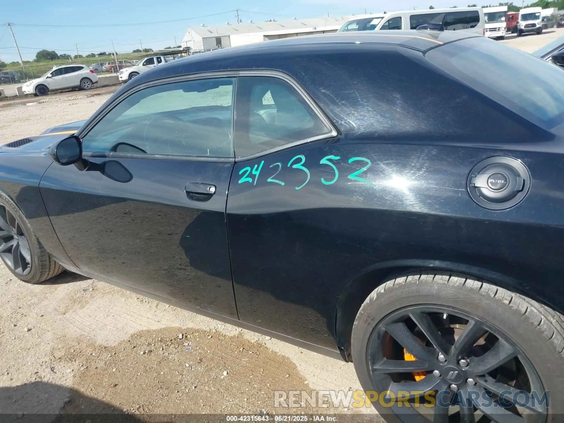 14 Photograph of a damaged car 2C3CDZJGXNH242352 DODGE CHALLENGER 2022