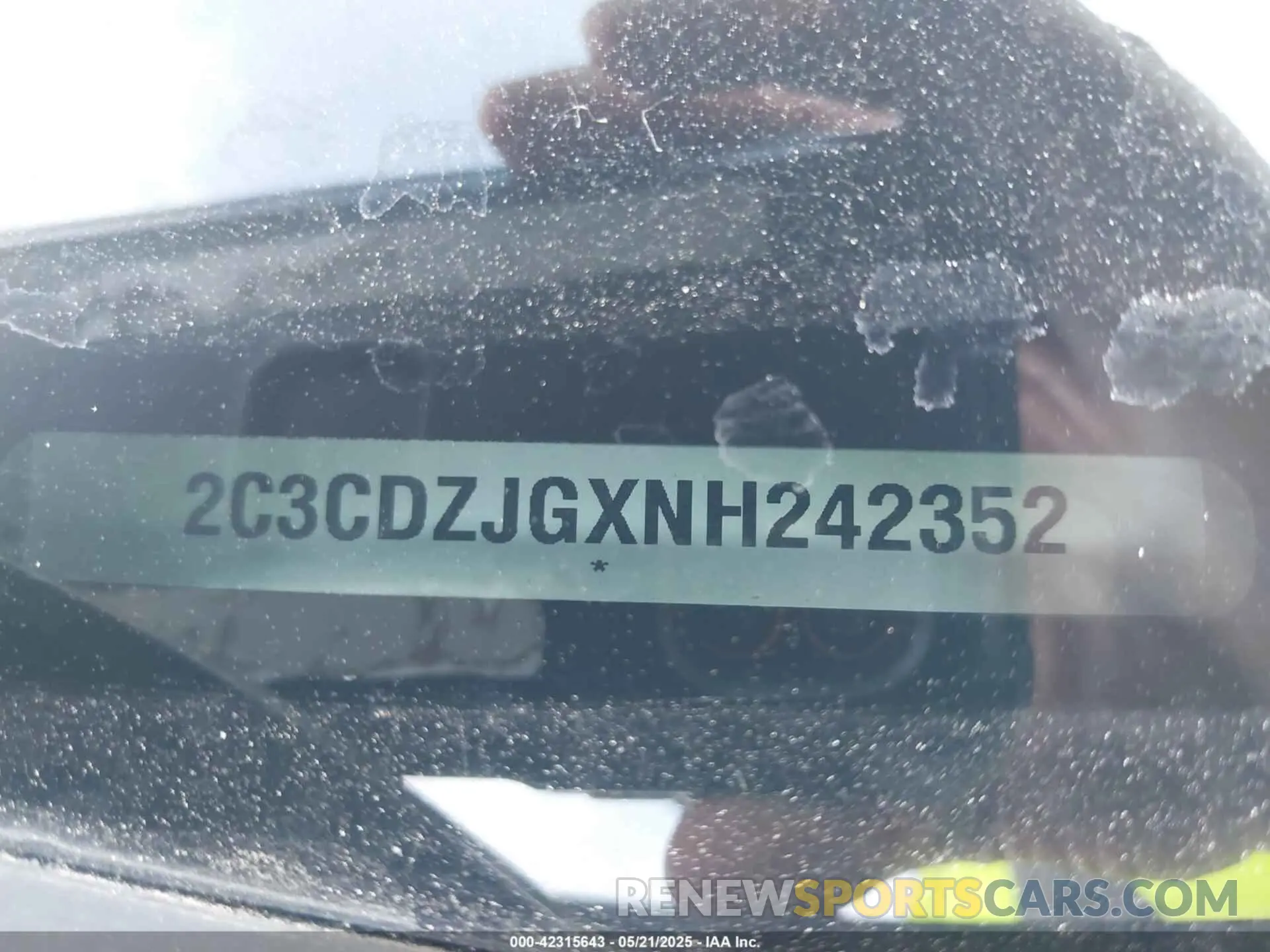 9 Photograph of a damaged car 2C3CDZJGXNH242352 DODGE CHALLENGER 2022