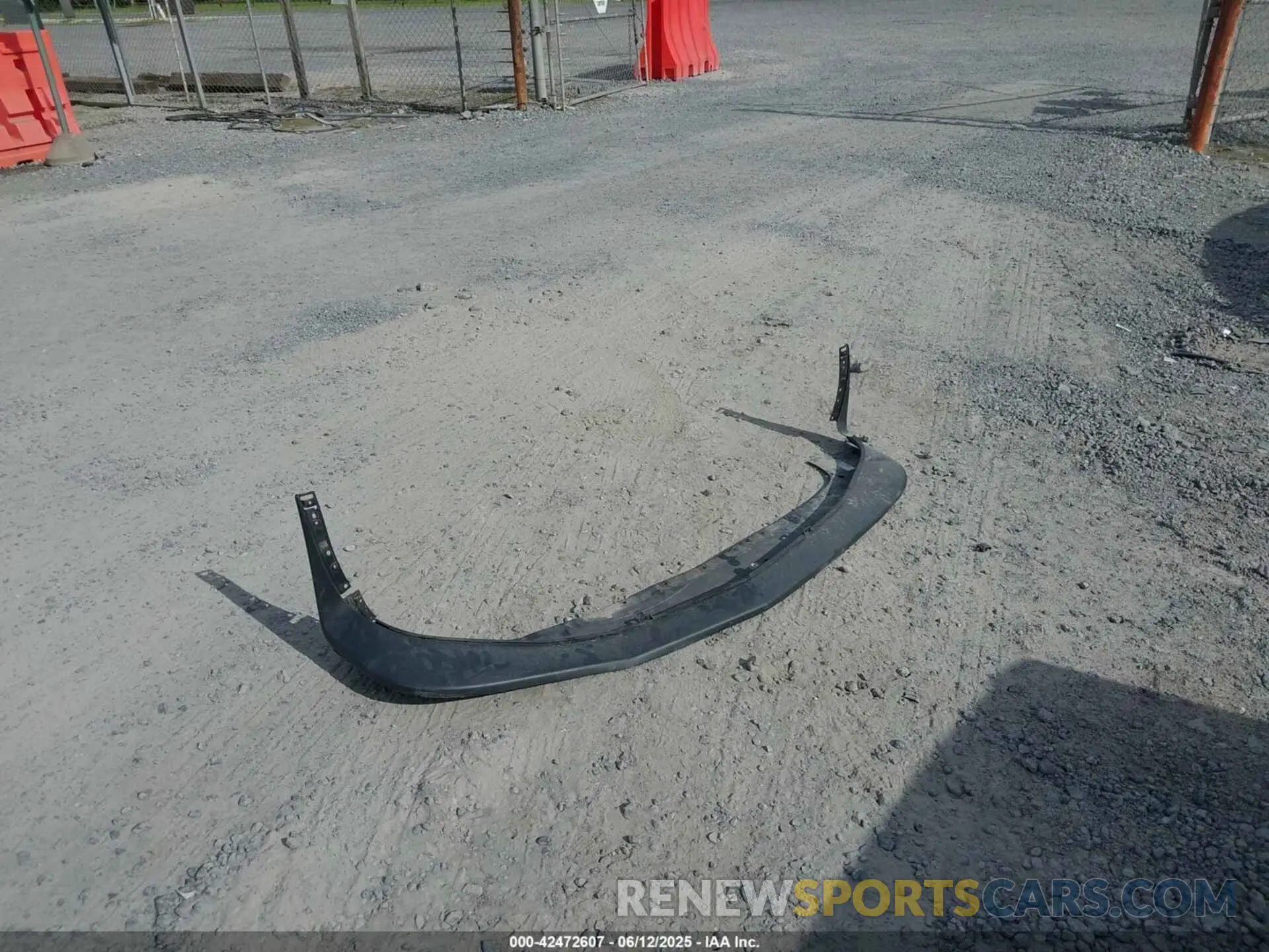 12 Photograph of a damaged car 2C3CDZJGXNH254369 DODGE CHALLENGER 2022