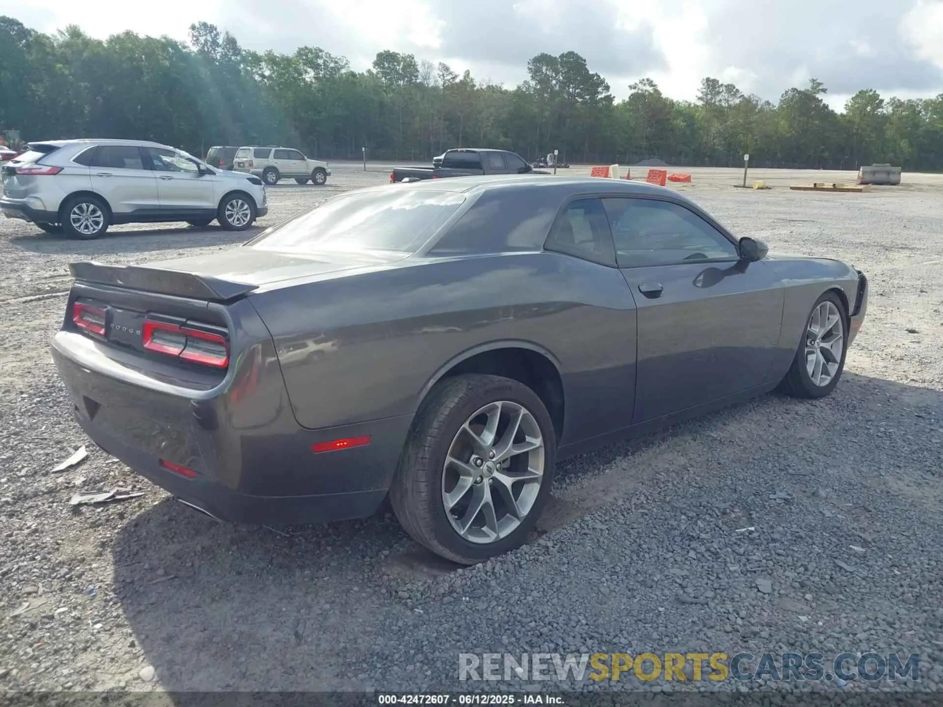 4 Photograph of a damaged car 2C3CDZJGXNH254369 DODGE CHALLENGER 2022