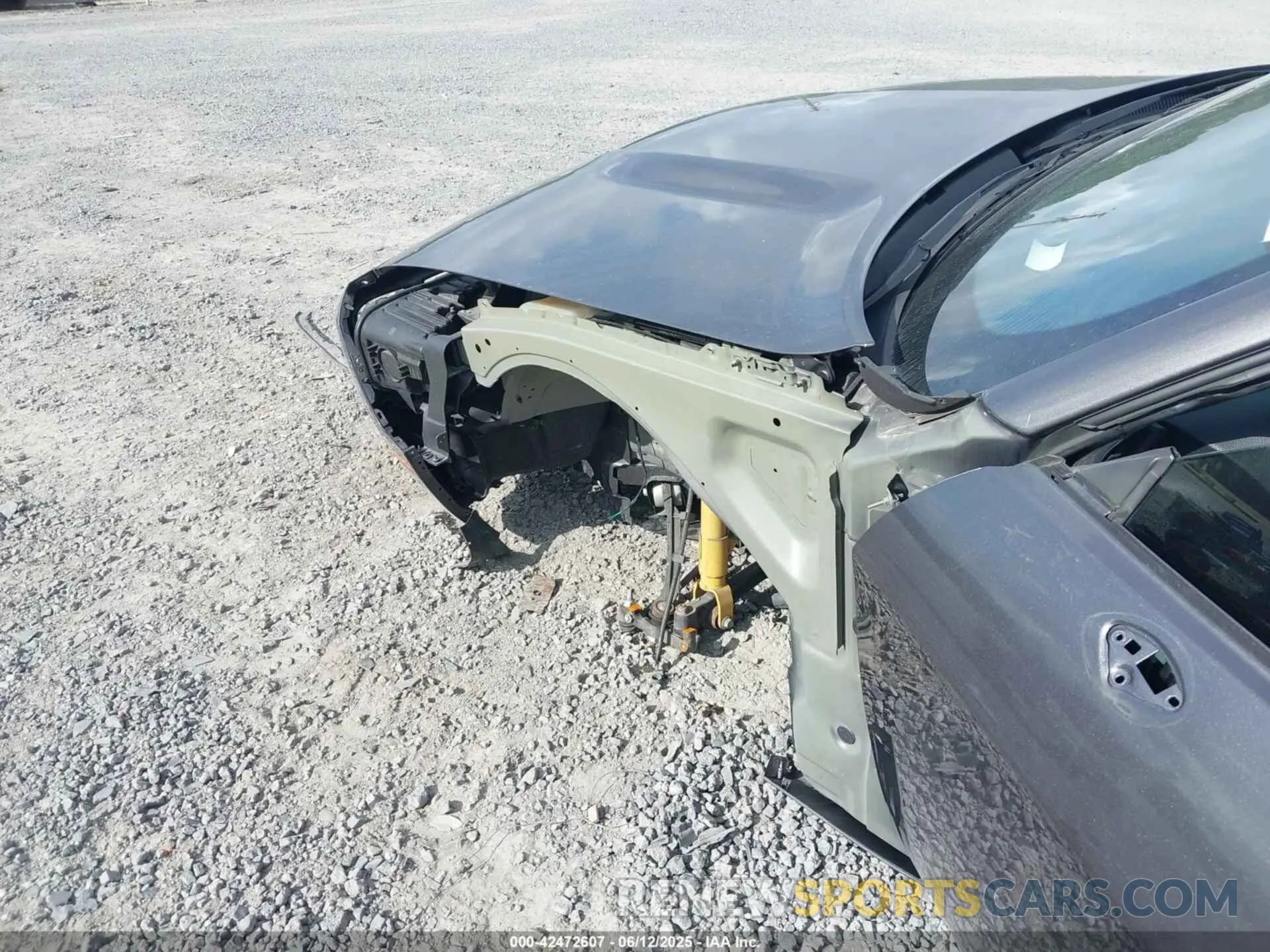 6 Photograph of a damaged car 2C3CDZJGXNH254369 DODGE CHALLENGER 2022
