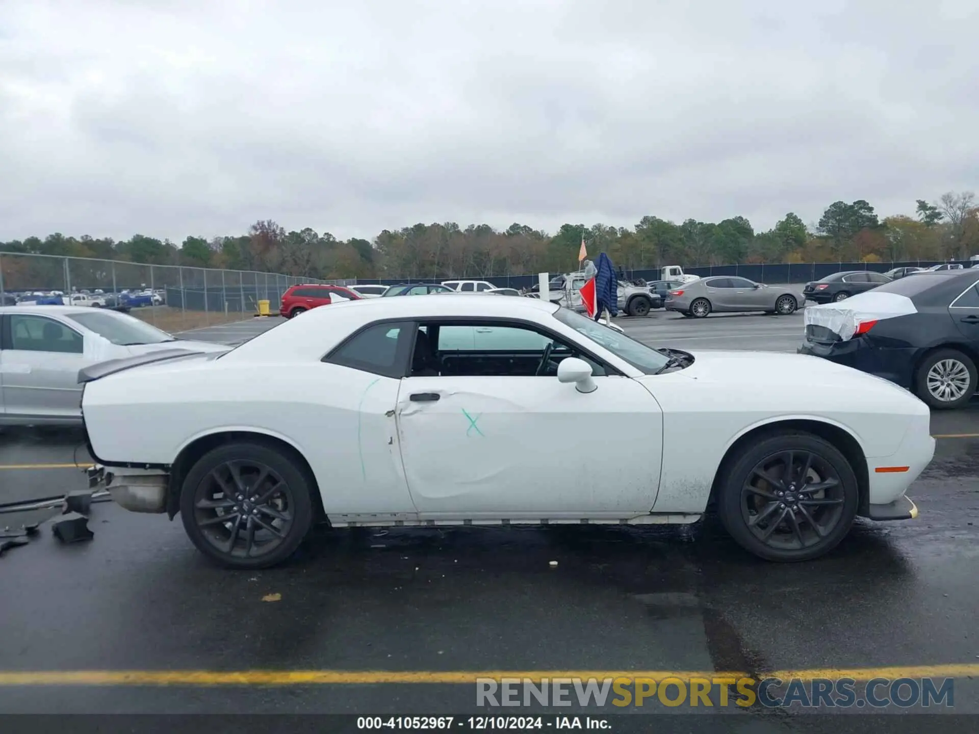 13 Photograph of a damaged car 2C3CDZKG2NH156712 DODGE CHALLENGER 2022