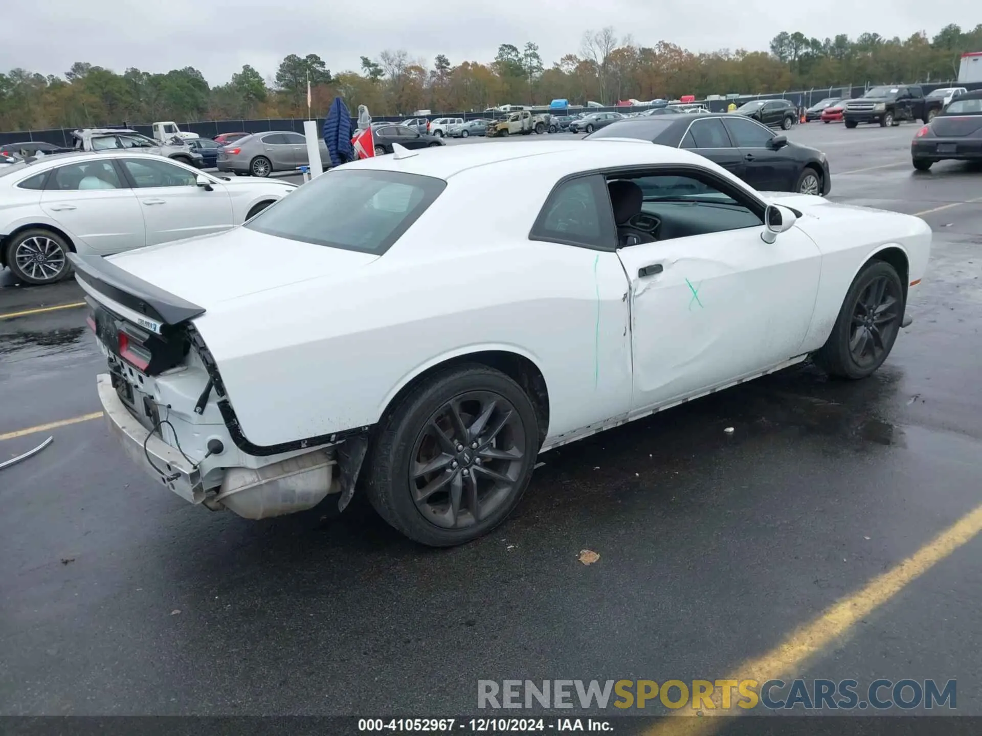 4 Photograph of a damaged car 2C3CDZKG2NH156712 DODGE CHALLENGER 2022