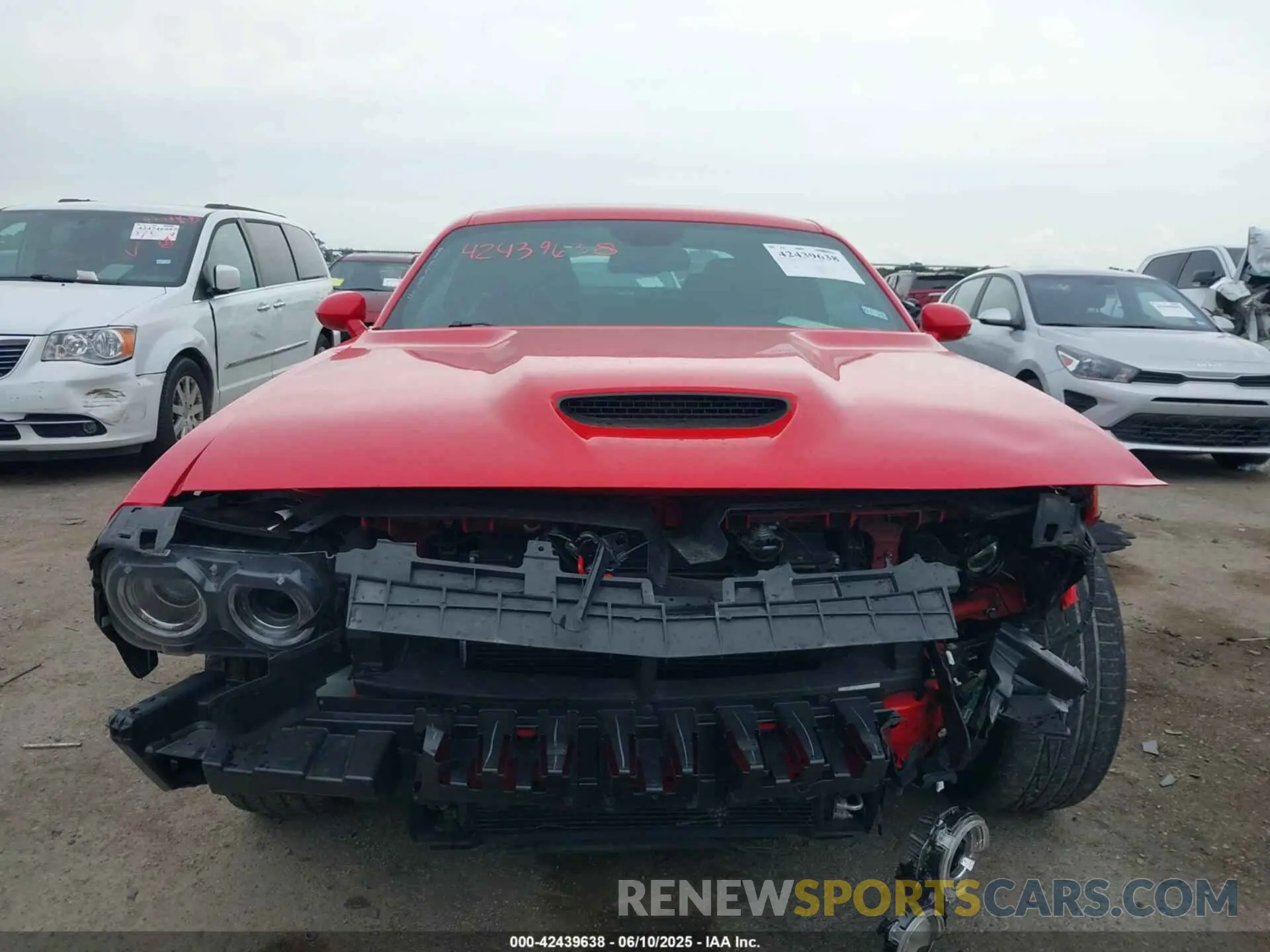 12 Photograph of a damaged car 2C3CDZKG5NH223738 DODGE CHALLENGER 2022