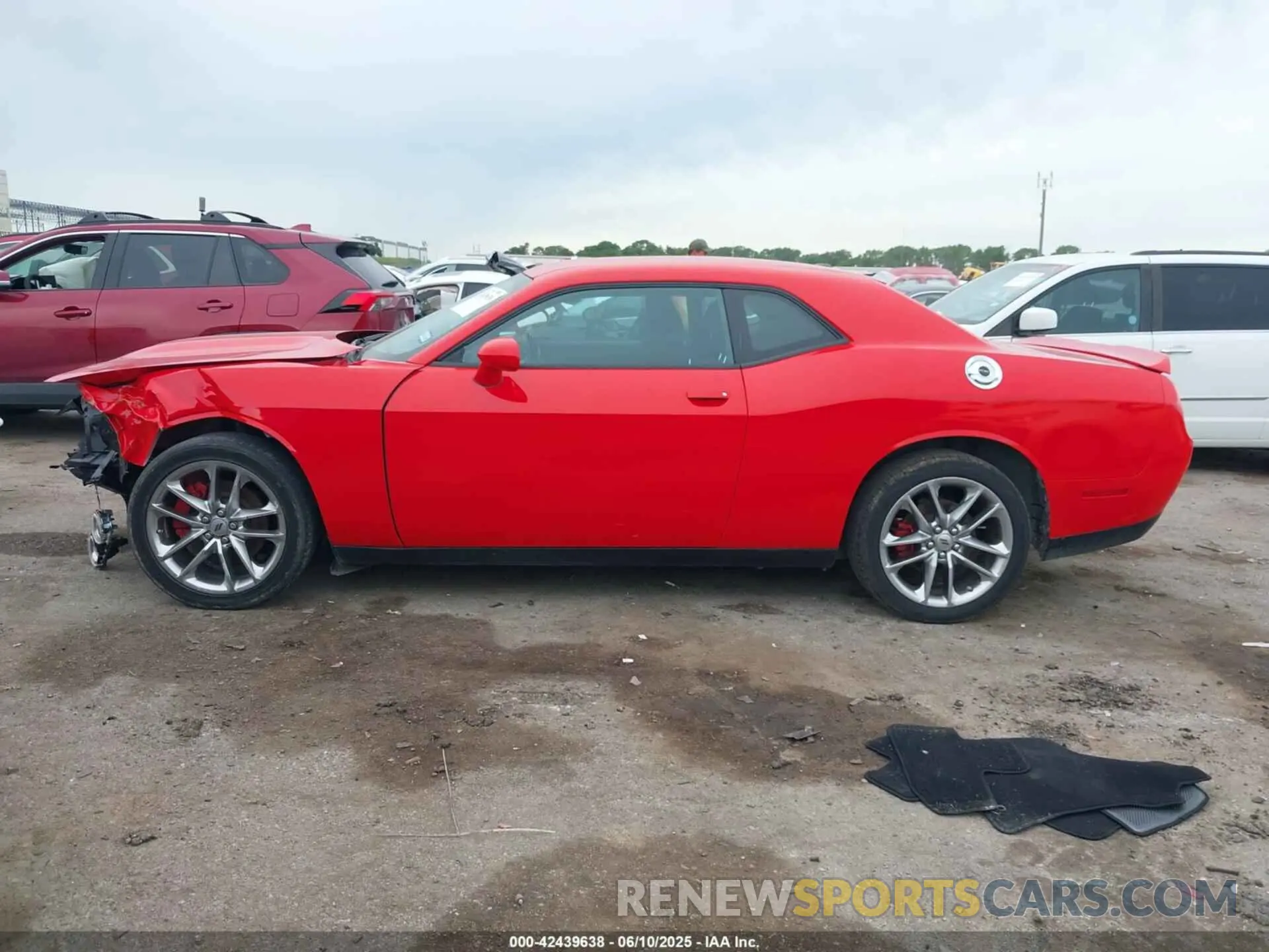14 Photograph of a damaged car 2C3CDZKG5NH223738 DODGE CHALLENGER 2022