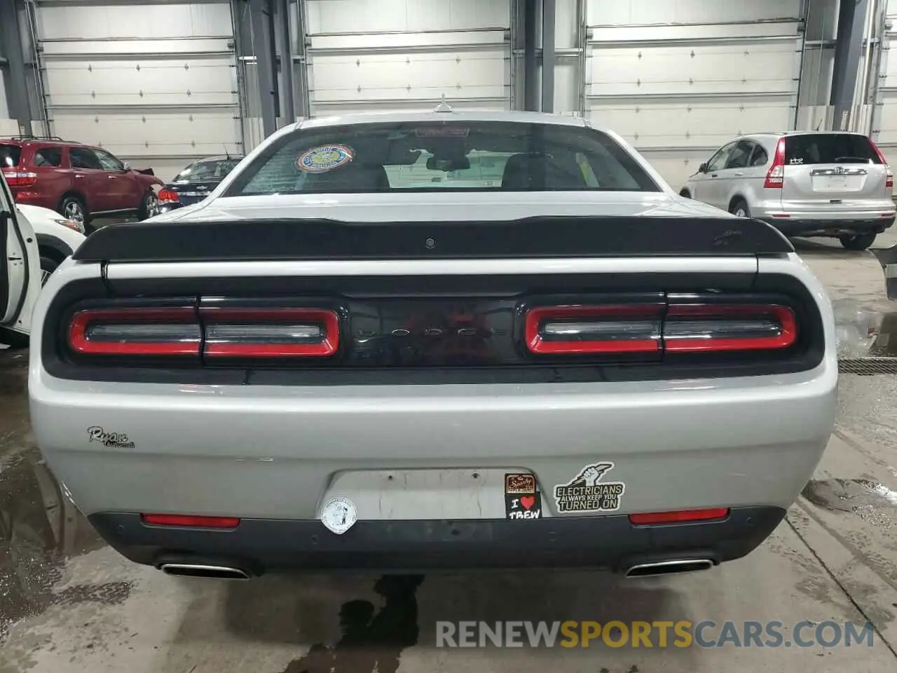 6 Photograph of a damaged car 2C3CDZKG8NH185860 DODGE CHALLENGER 2022