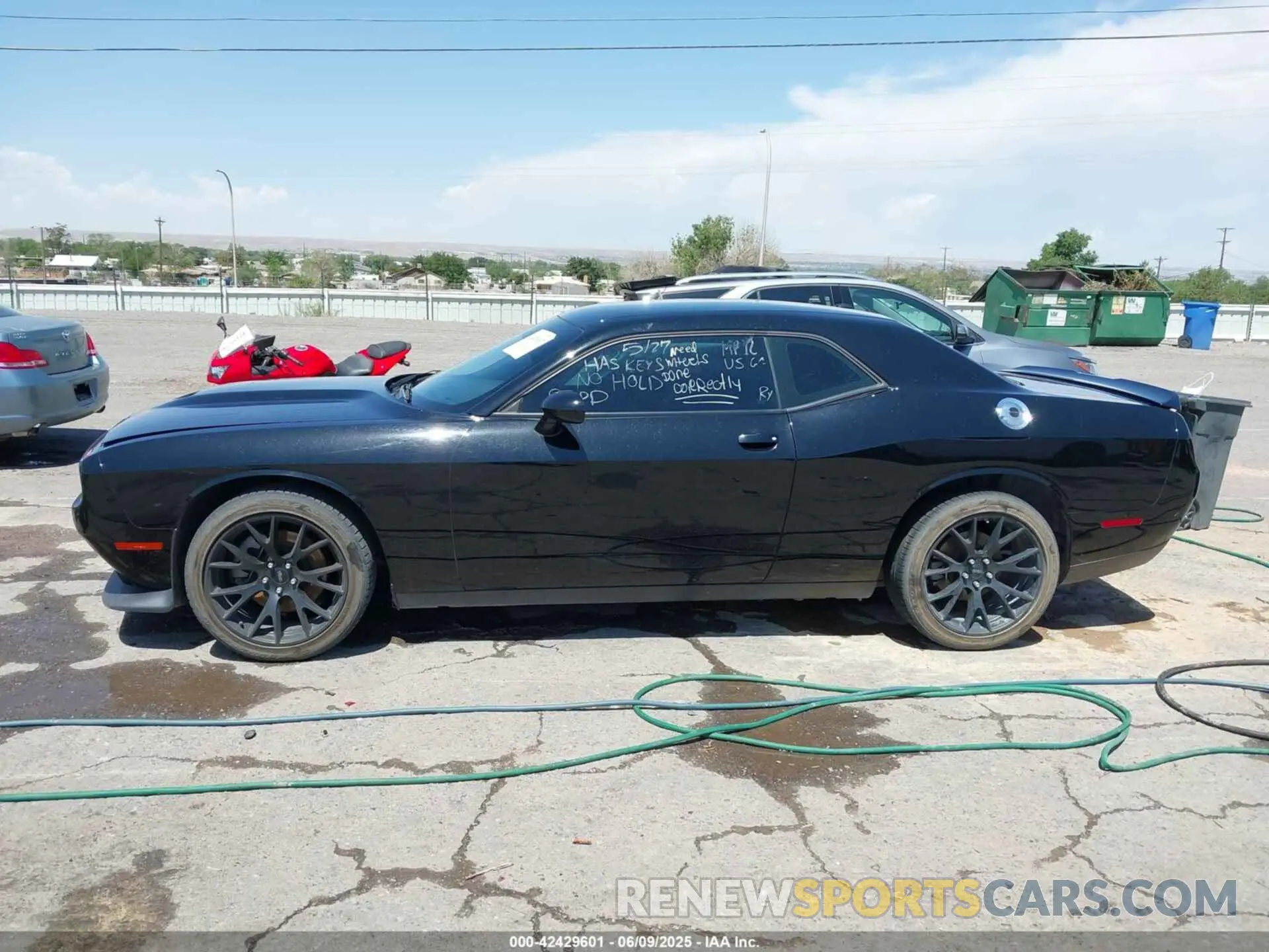 14 Photograph of a damaged car 2C3CDZKGXNH247713 DODGE CHALLENGER 2022