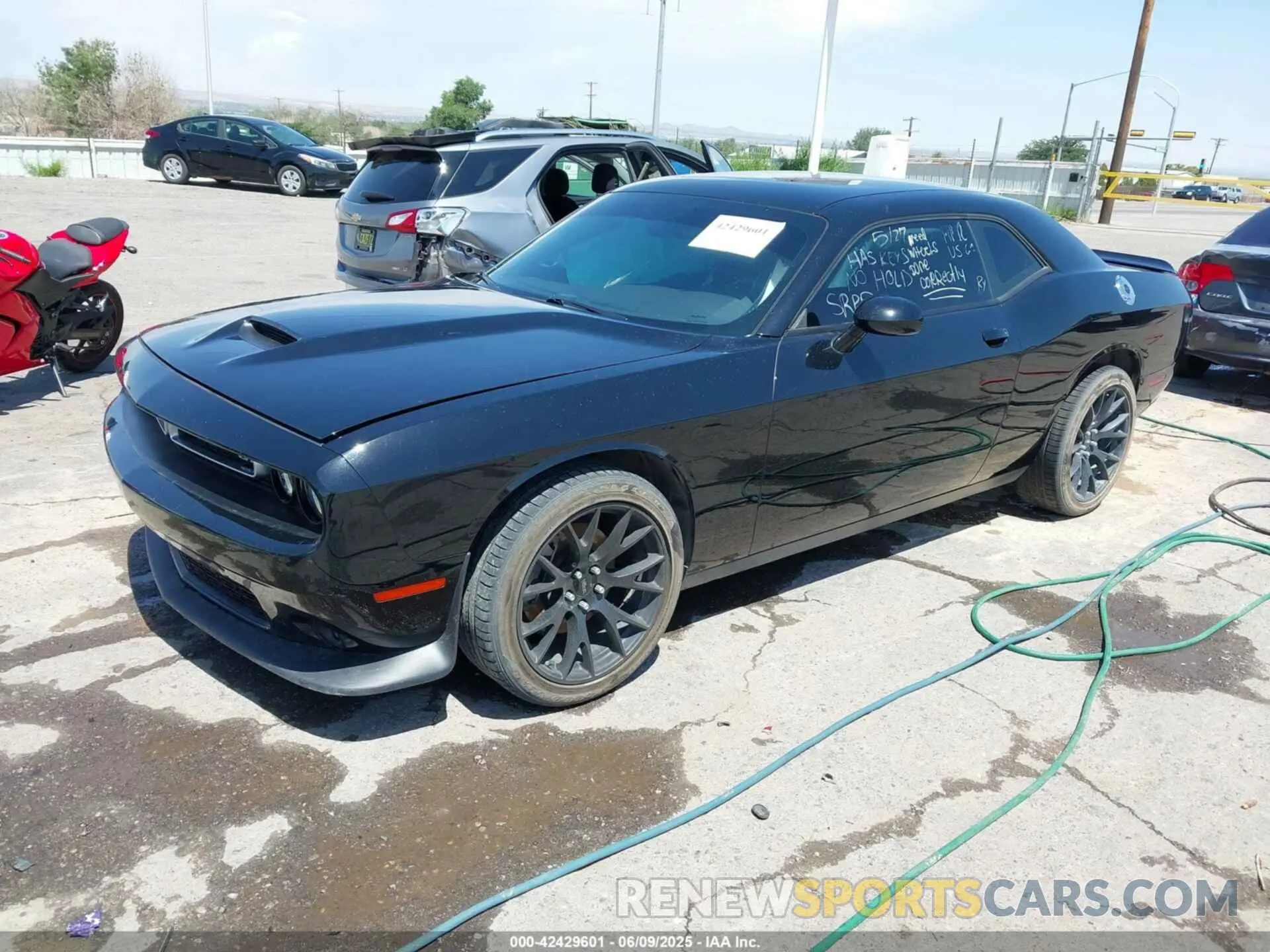 2 Photograph of a damaged car 2C3CDZKGXNH247713 DODGE CHALLENGER 2022