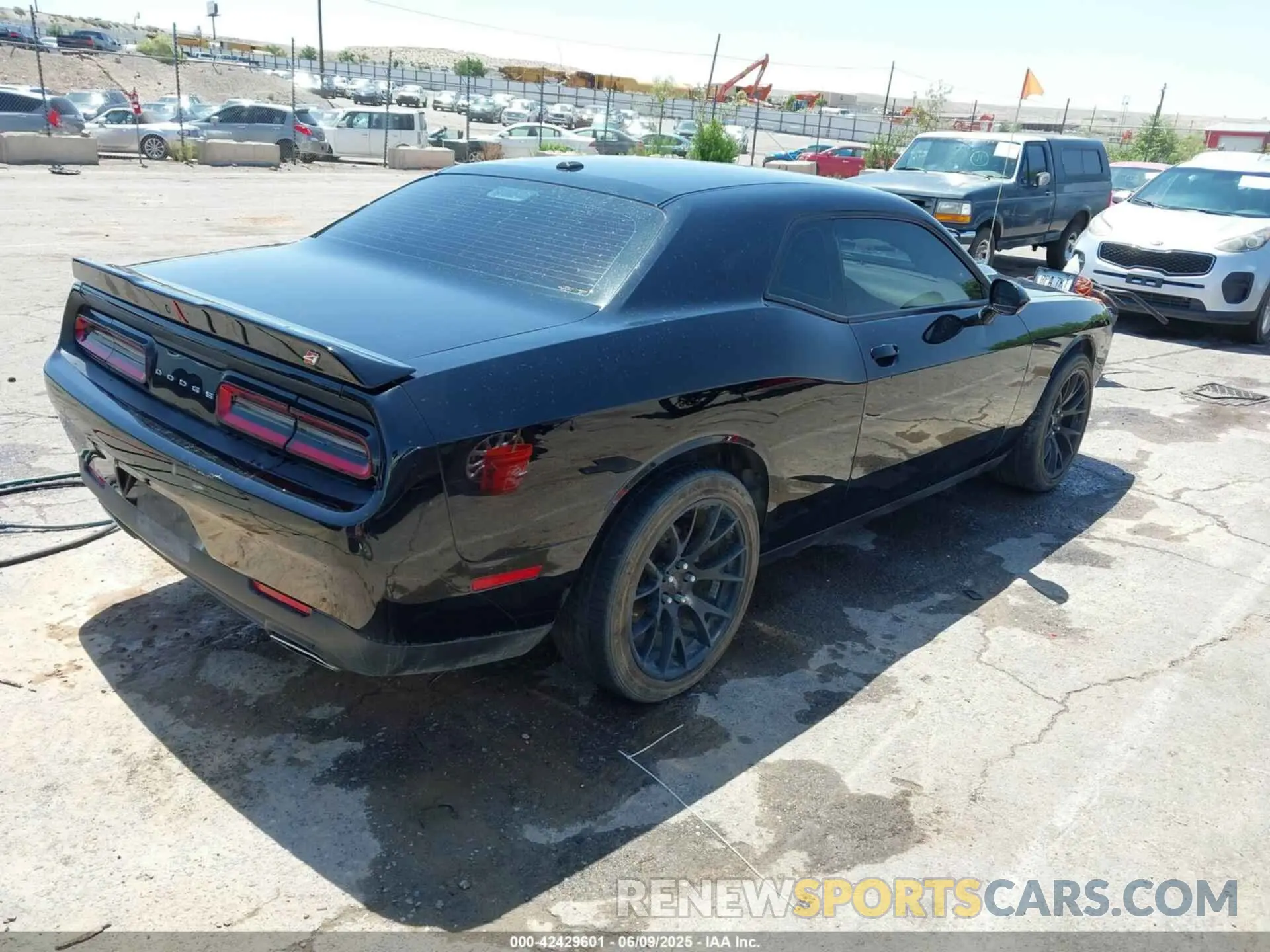 4 Photograph of a damaged car 2C3CDZKGXNH247713 DODGE CHALLENGER 2022
