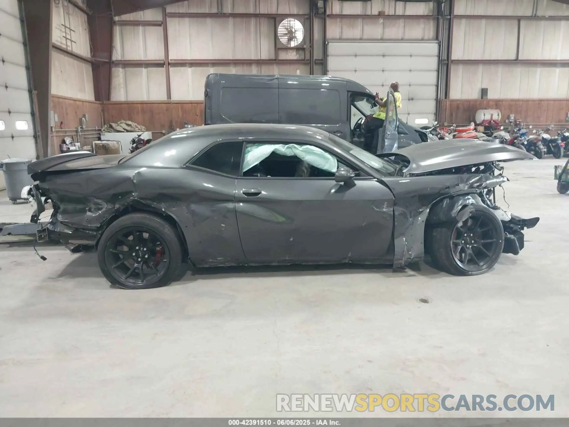 14 Photograph of a damaged car 2C3CDZL92NH100298 DODGE CHALLENGER 2022