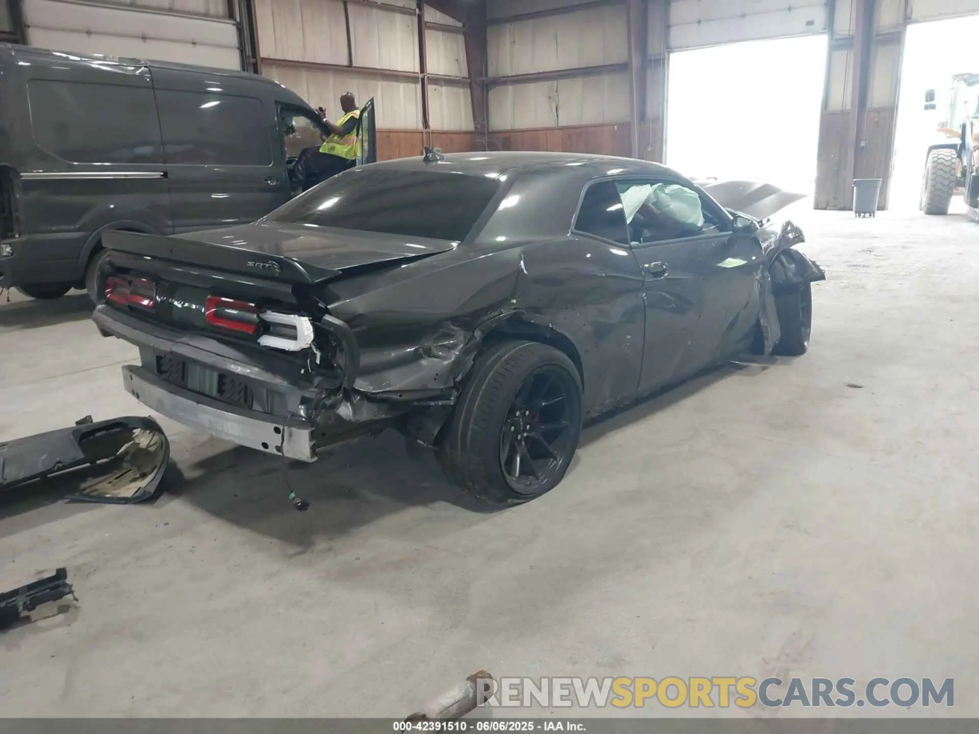 4 Photograph of a damaged car 2C3CDZL92NH100298 DODGE CHALLENGER 2022