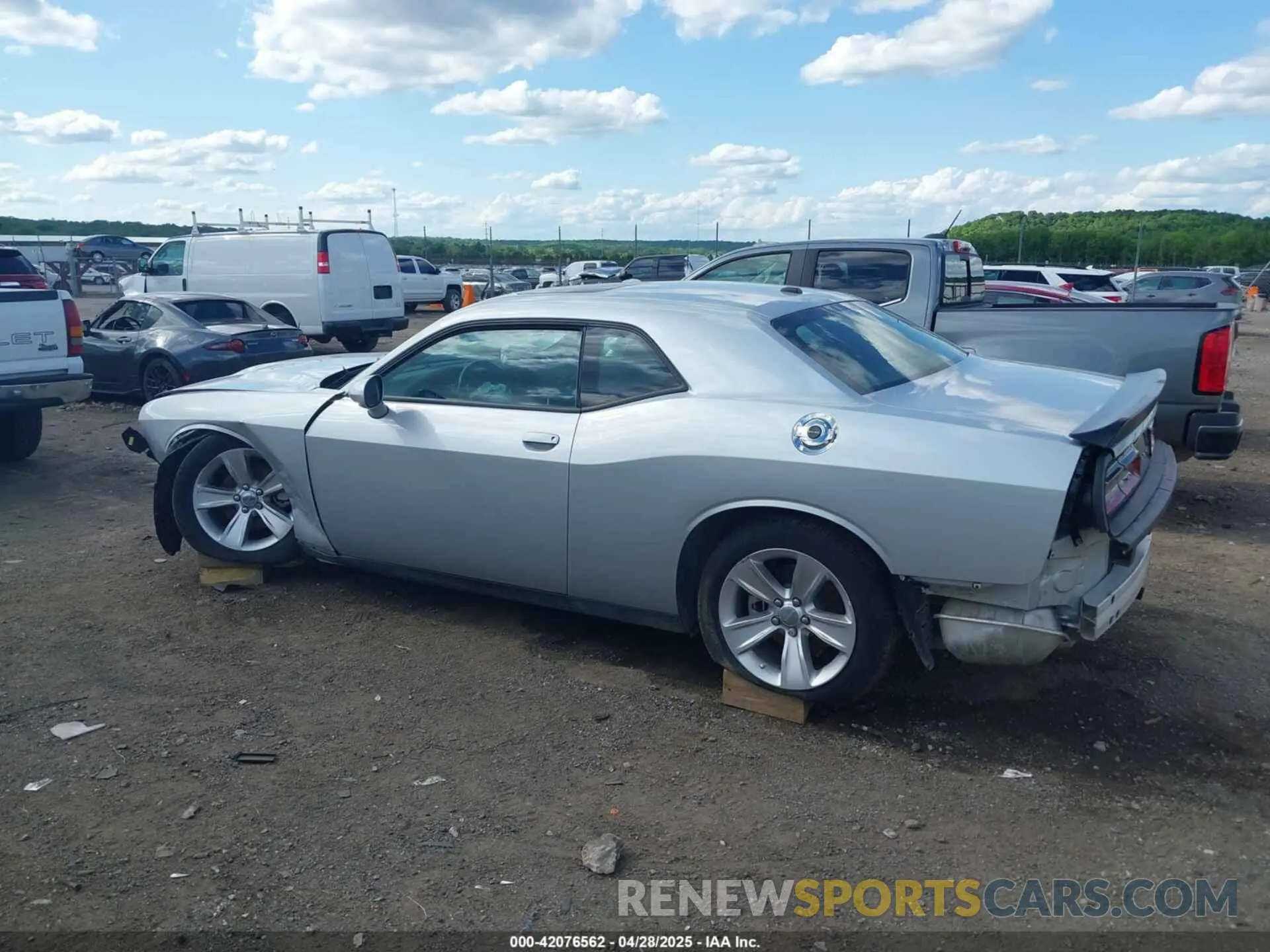 14 Photograph of a damaged car 2C3CDZAG9PH565830 DODGE CHALLENGER 2023