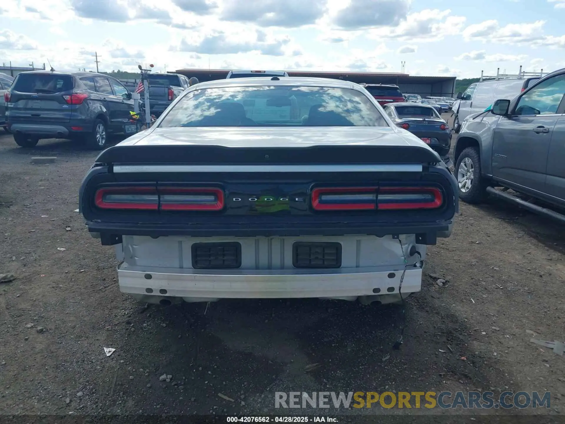 16 Photograph of a damaged car 2C3CDZAG9PH565830 DODGE CHALLENGER 2023