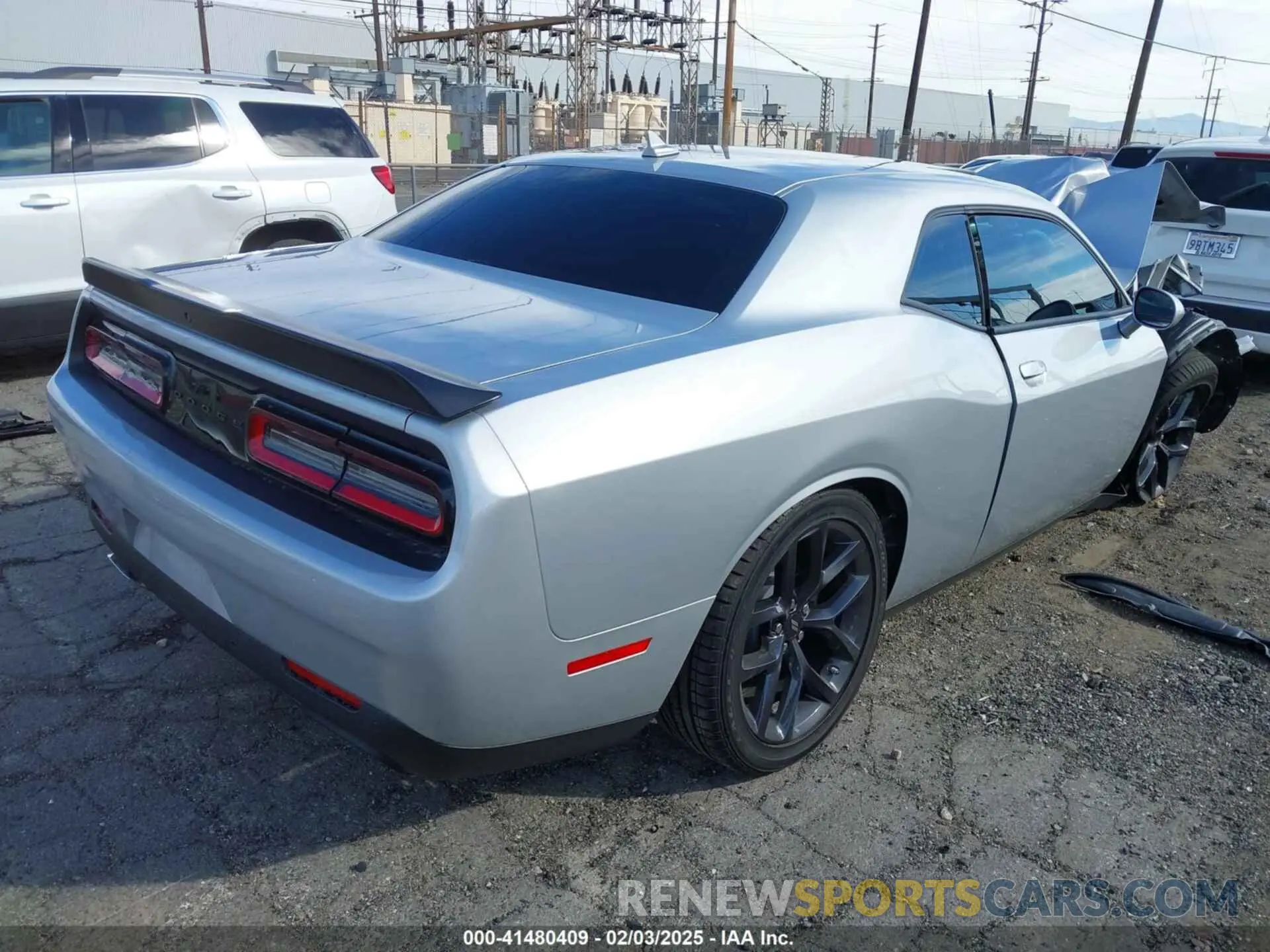 4 Photograph of a damaged car 2C3CDZBT0PH692767 DODGE CHALLENGER 2023