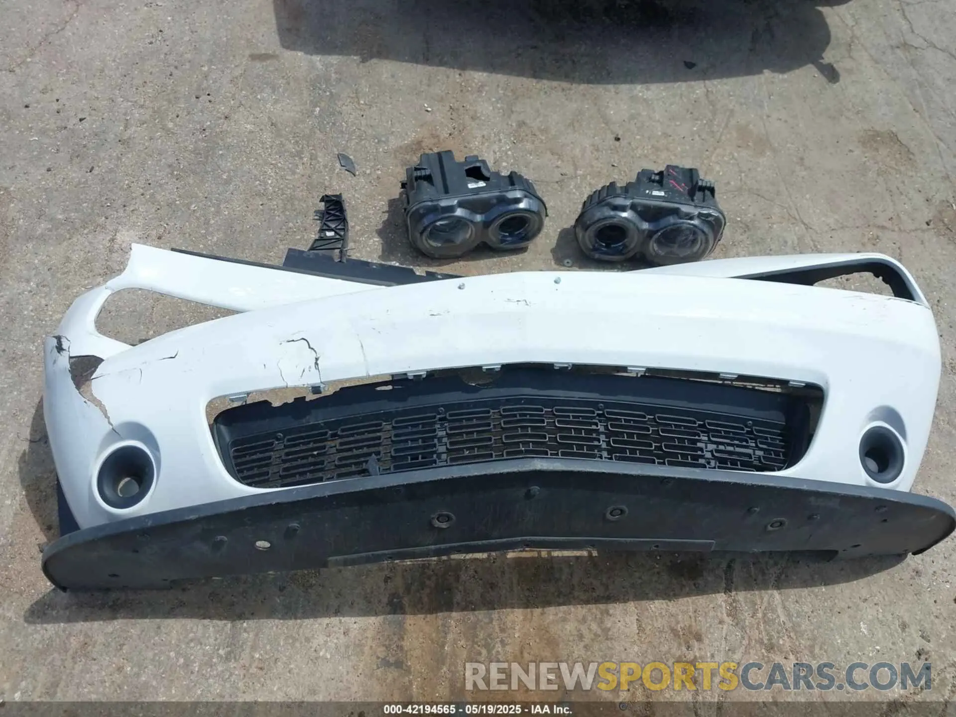 12 Photograph of a damaged car 2C3CDZBT1PH545678 DODGE CHALLENGER 2023