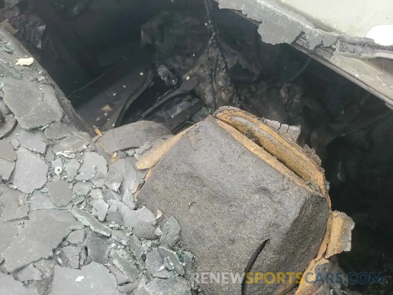 10 Photograph of a damaged car 2C3CDZBT2PH596168 DODGE CHALLENGER 2023