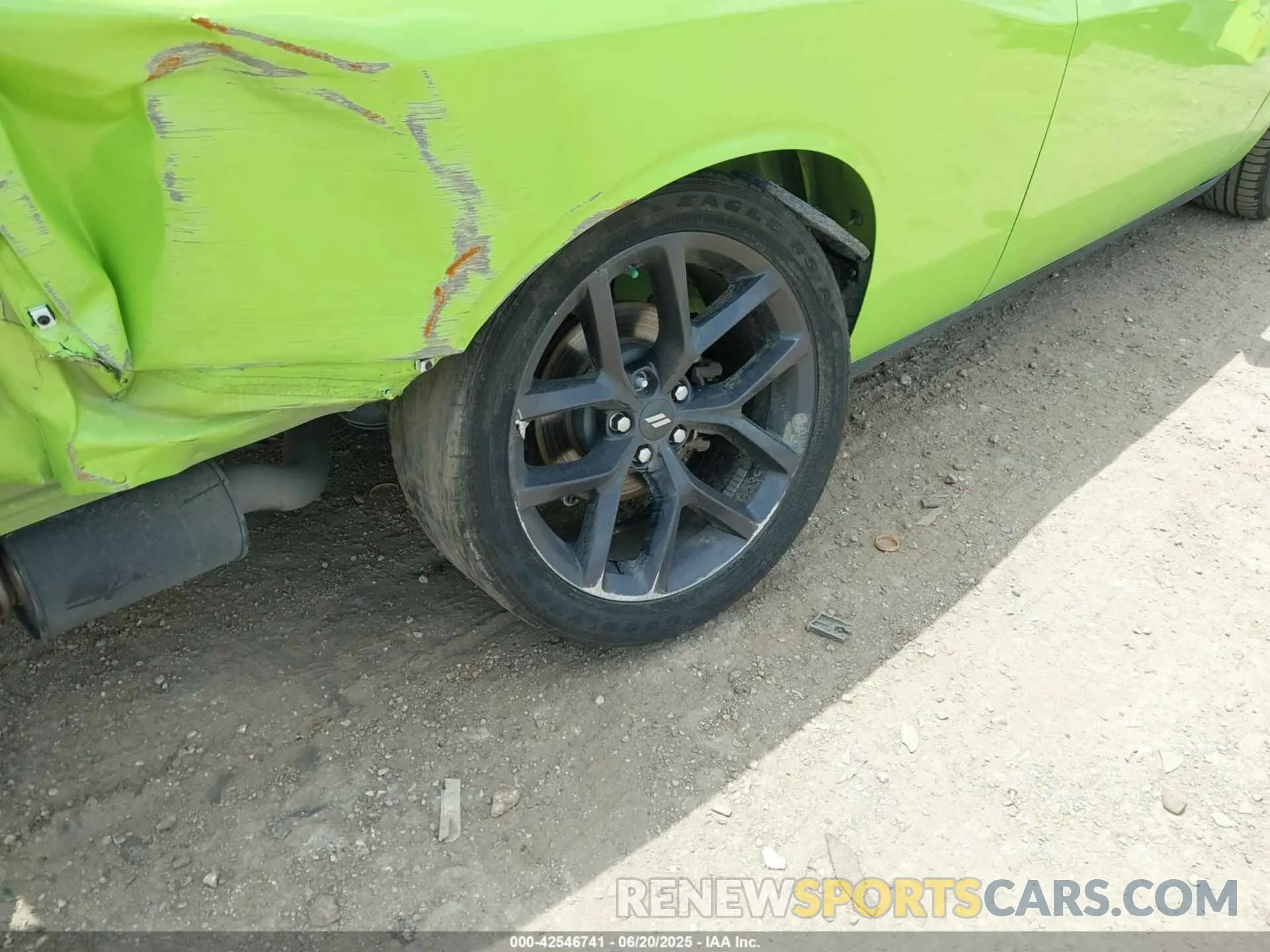 18 Photograph of a damaged car 2C3CDZBT3PH527537 DODGE CHALLENGER 2023