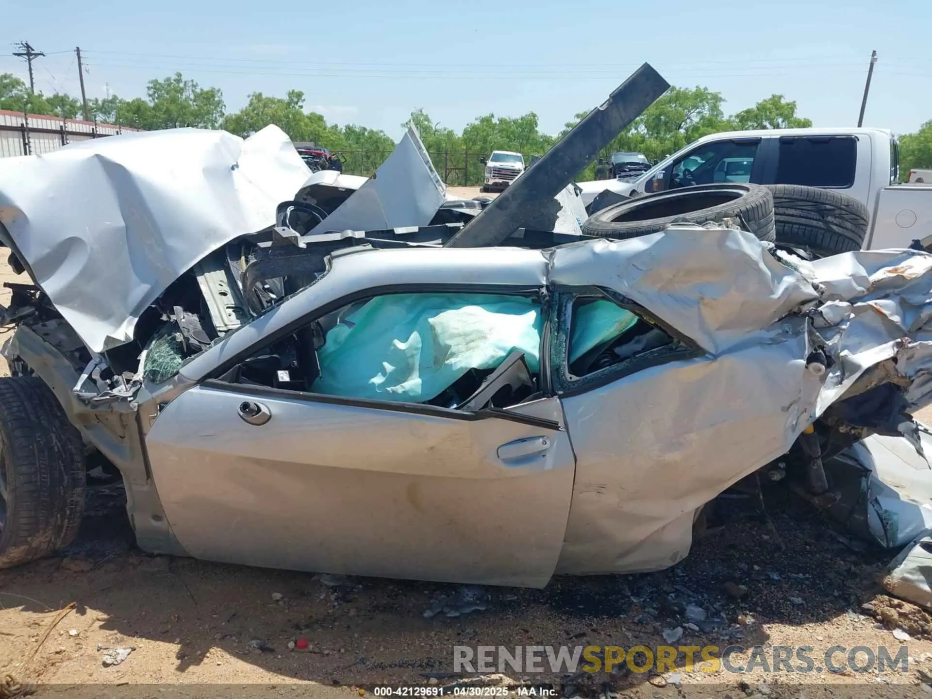 13 Photograph of a damaged car 2C3CDZBT3PH685876 DODGE CHALLENGER 2023