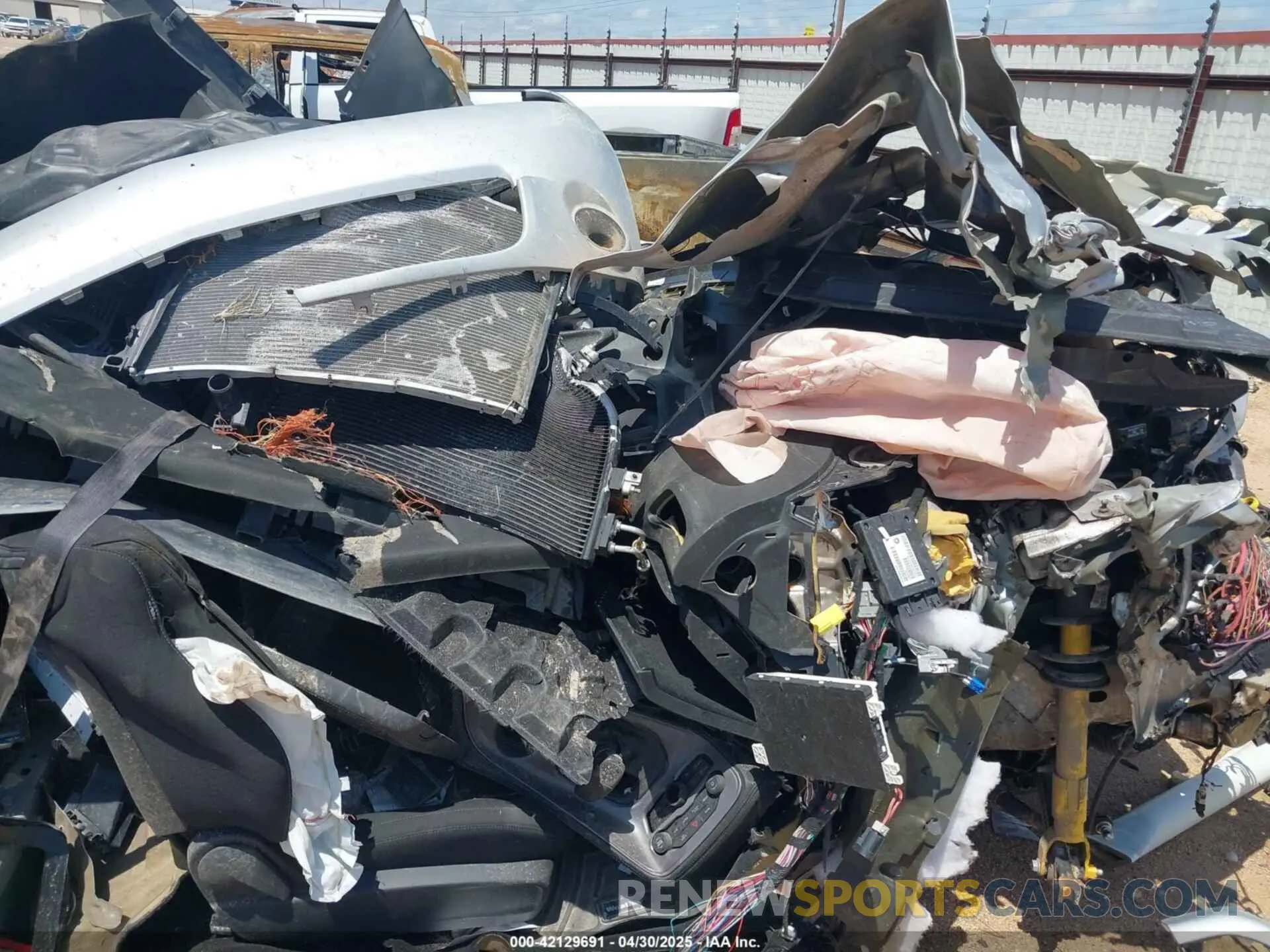 5 Photograph of a damaged car 2C3CDZBT3PH685876 DODGE CHALLENGER 2023